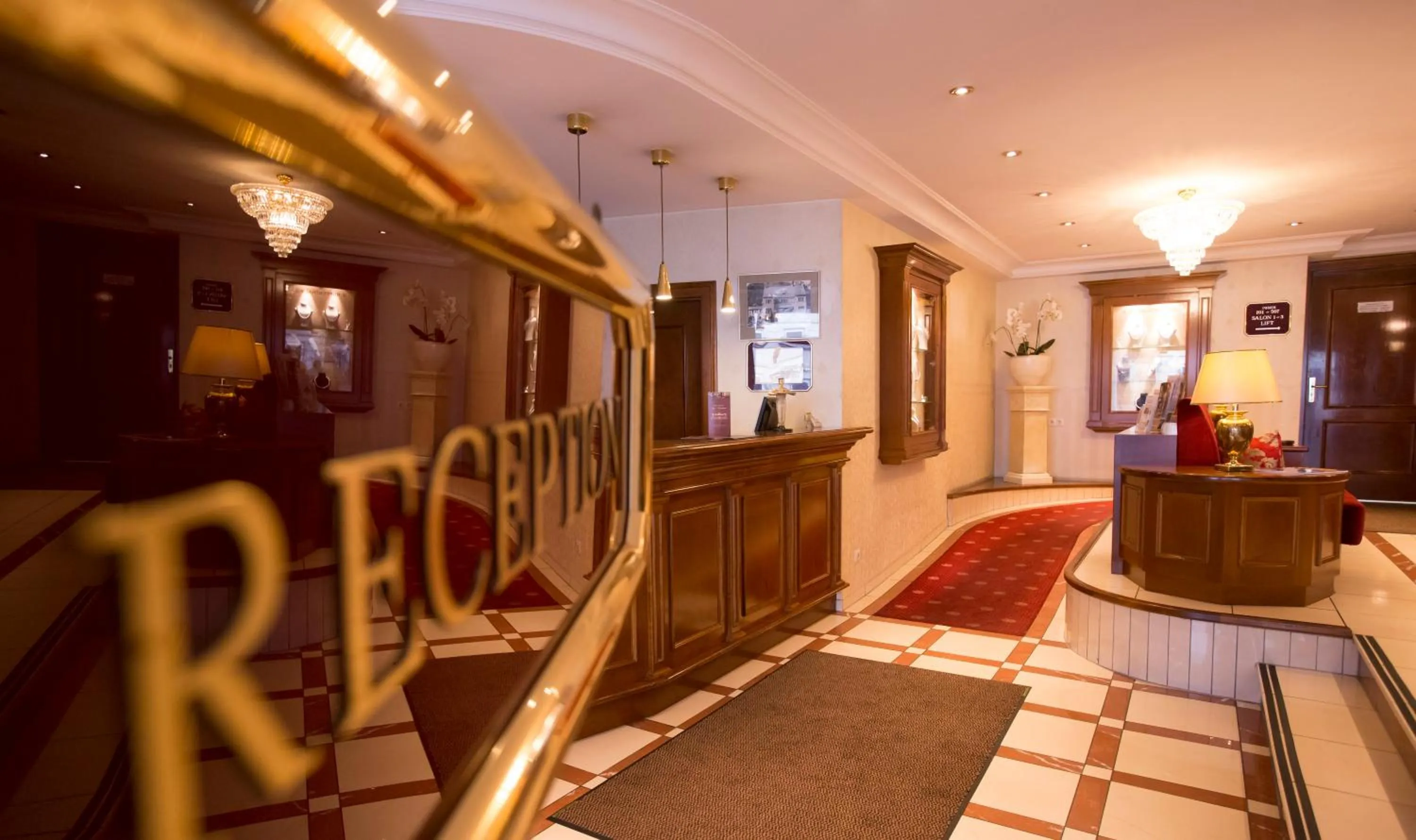 Lobby or reception in Parkhotel Idar-Oberstein