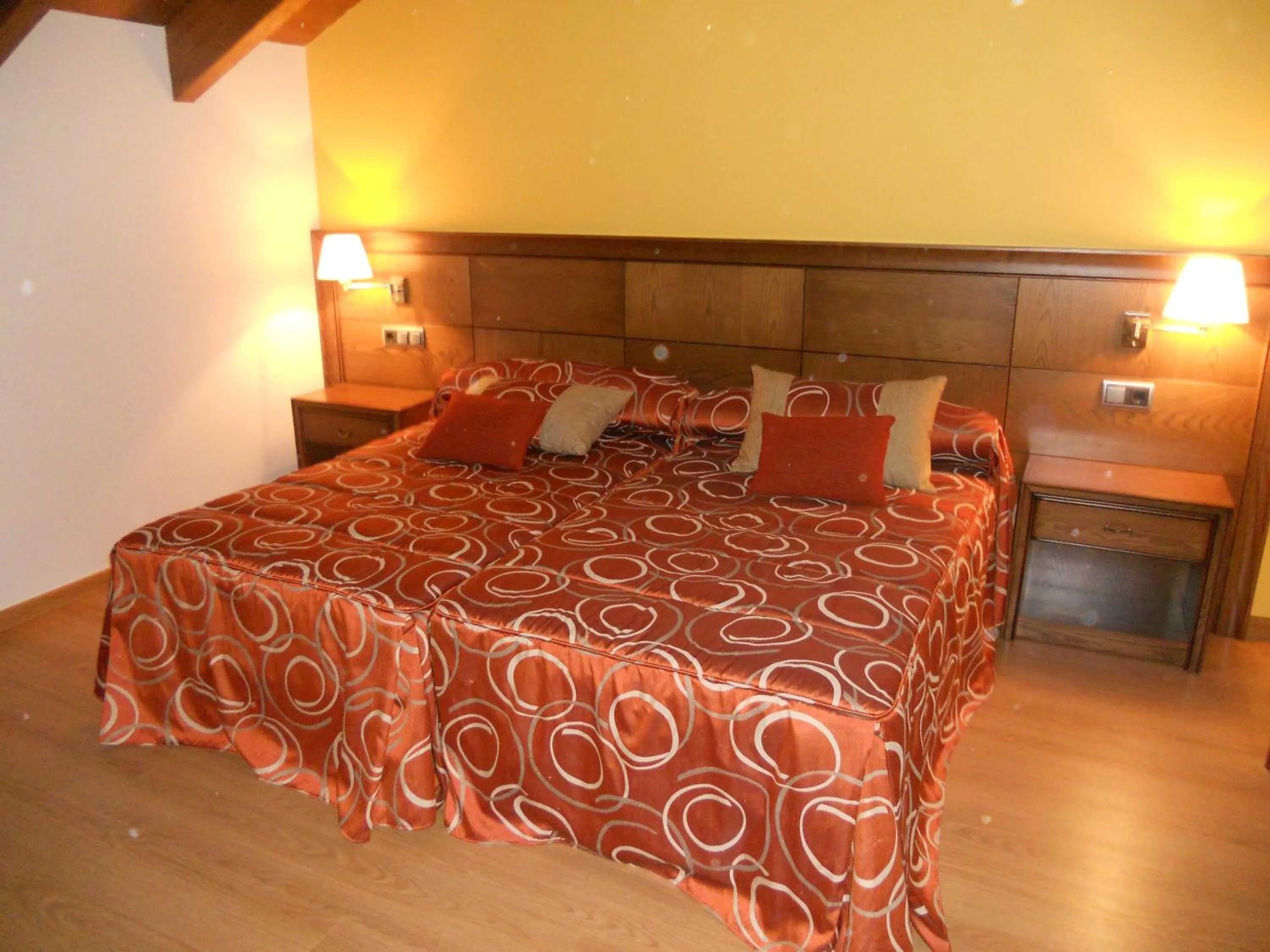 Bedroom, Bed in Hotel Casa Chuldian