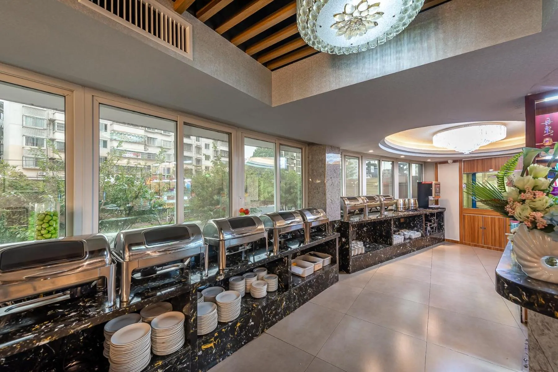 Restaurant/places to eat in Days Hotel Yishun Guilin