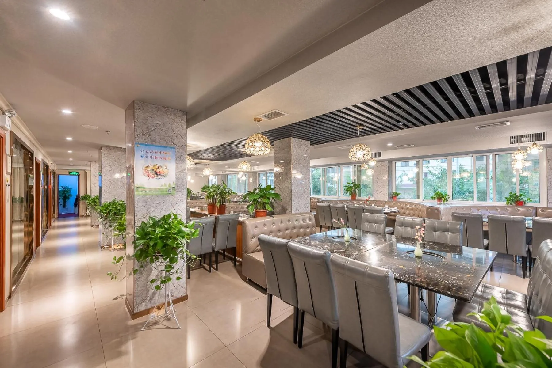 Restaurant/places to eat in Days Hotel Yishun Guilin