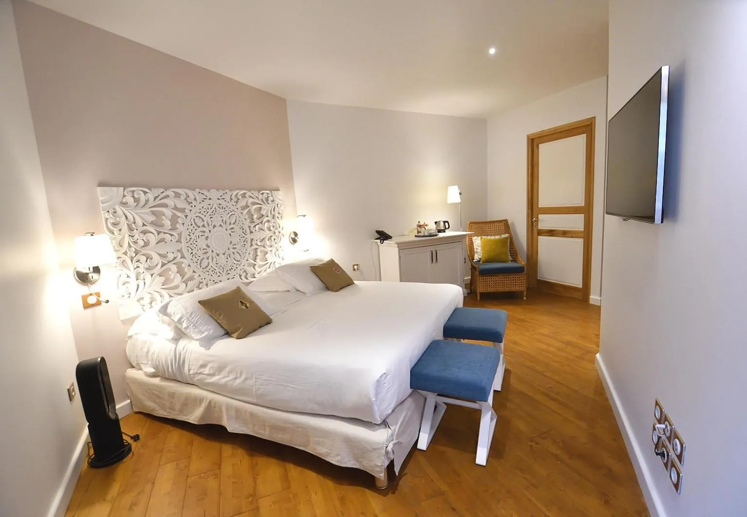 Photo of the whole room, Bed in Tsilaosa Hôtel