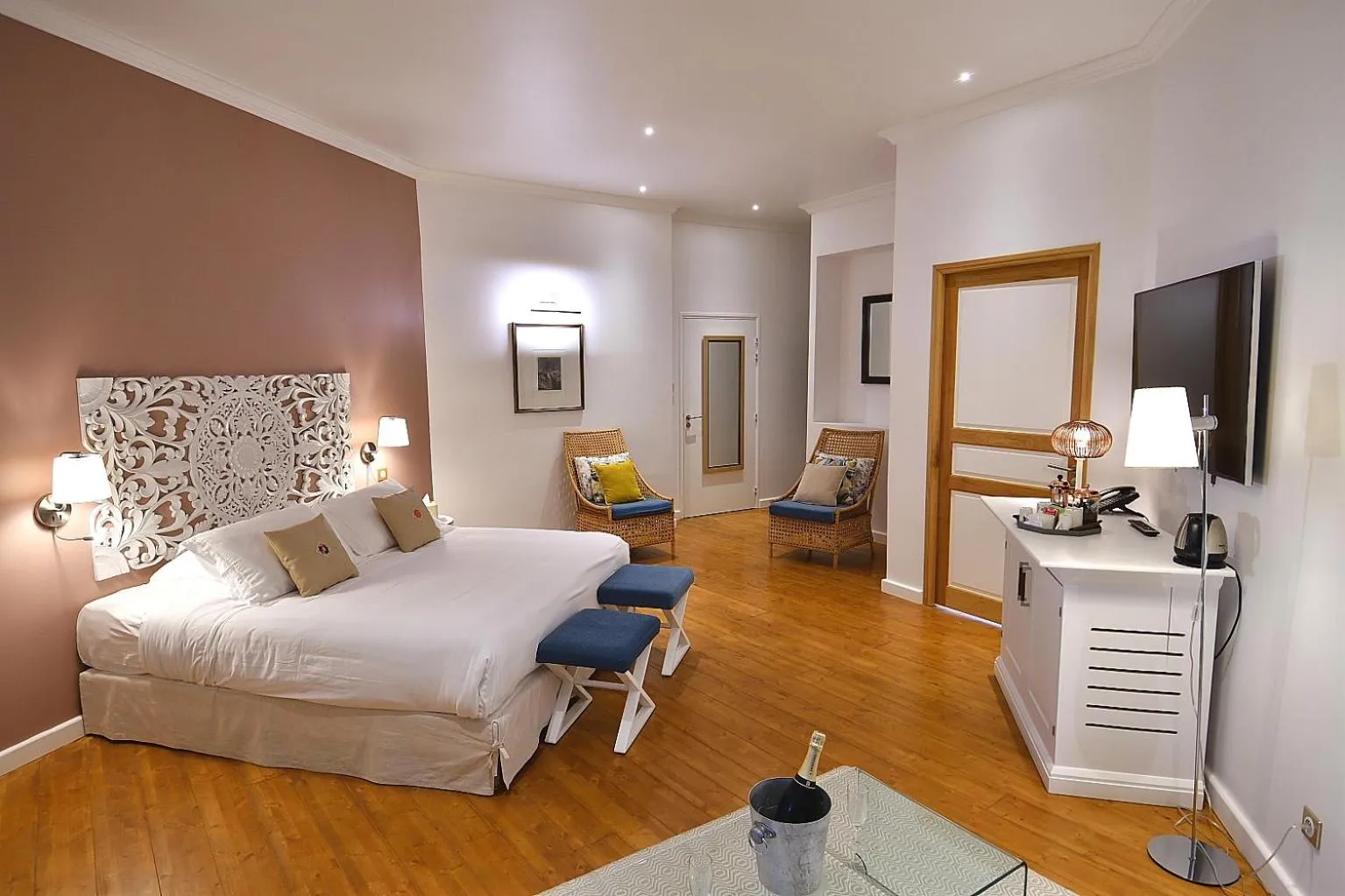 Bed in Tsilaosa Hôtel