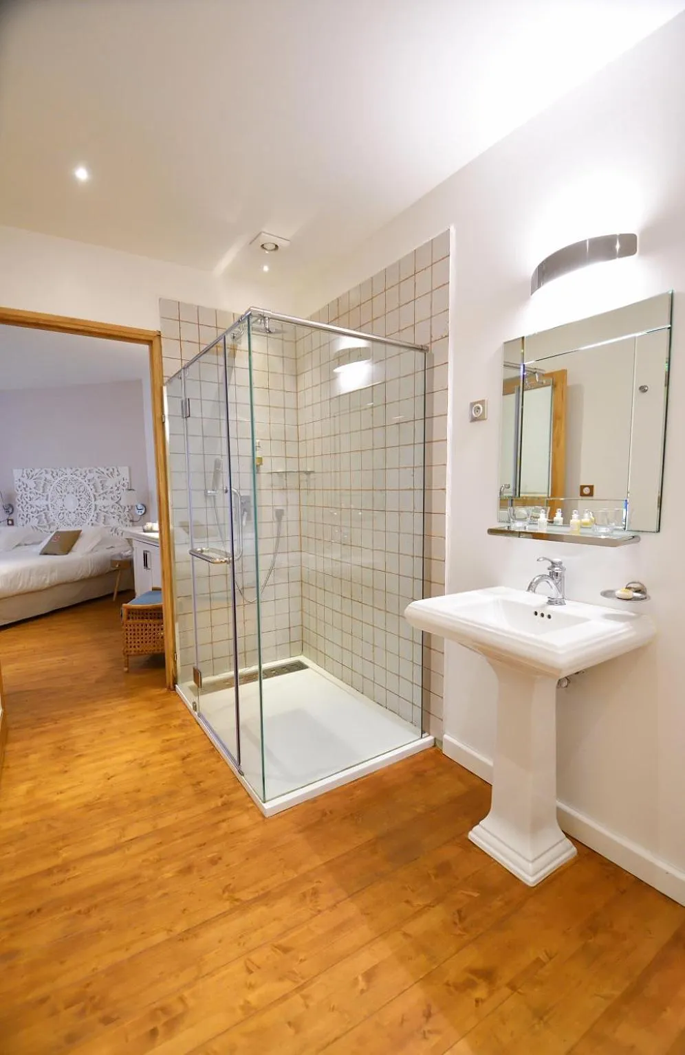 Bathroom, Bed in Tsilaosa Hôtel