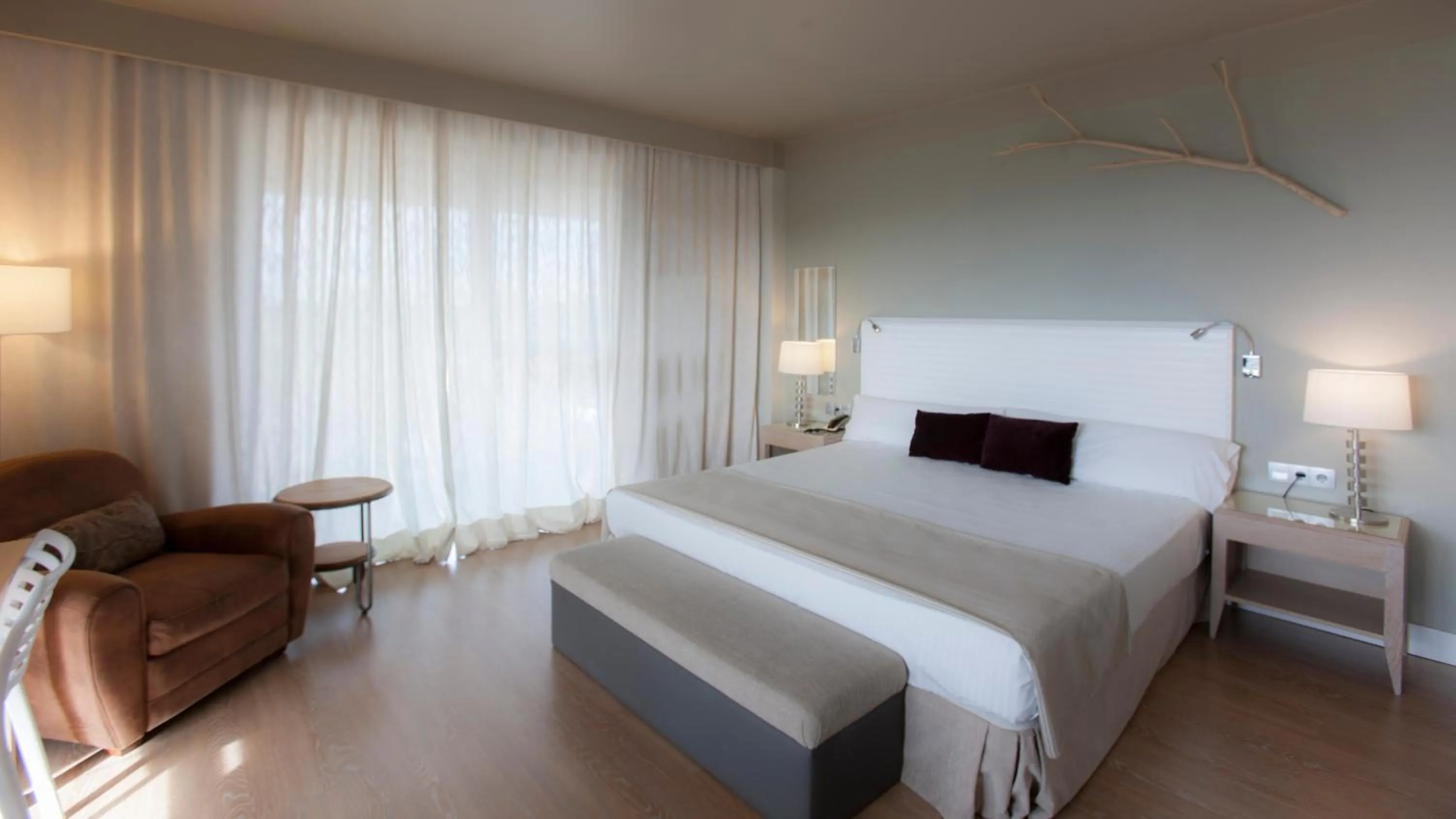 TV and multimedia, Bed in Vincci Valdecañas Golf
