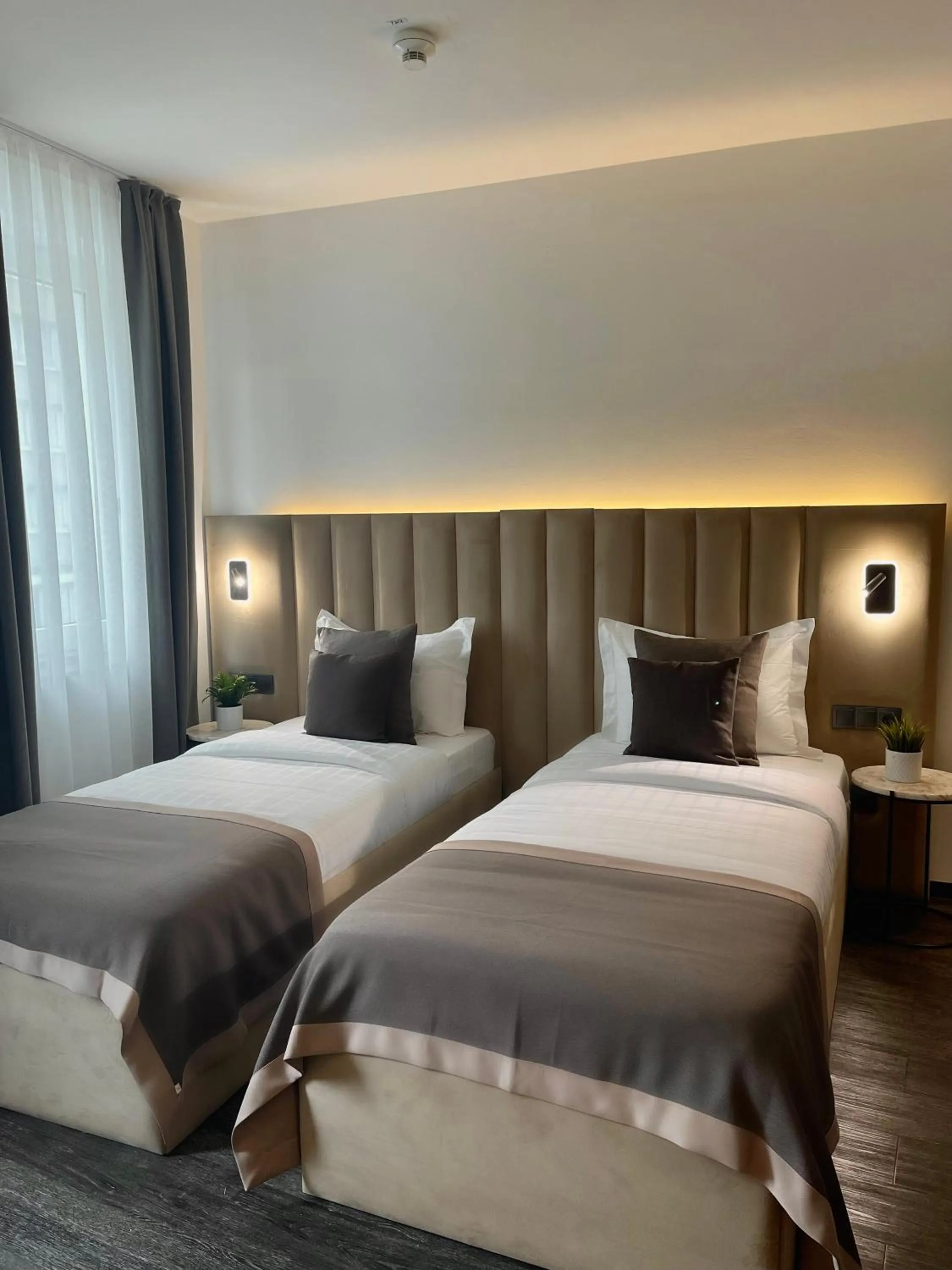 Photo of the whole room, Bed in Bayer's City Hotel