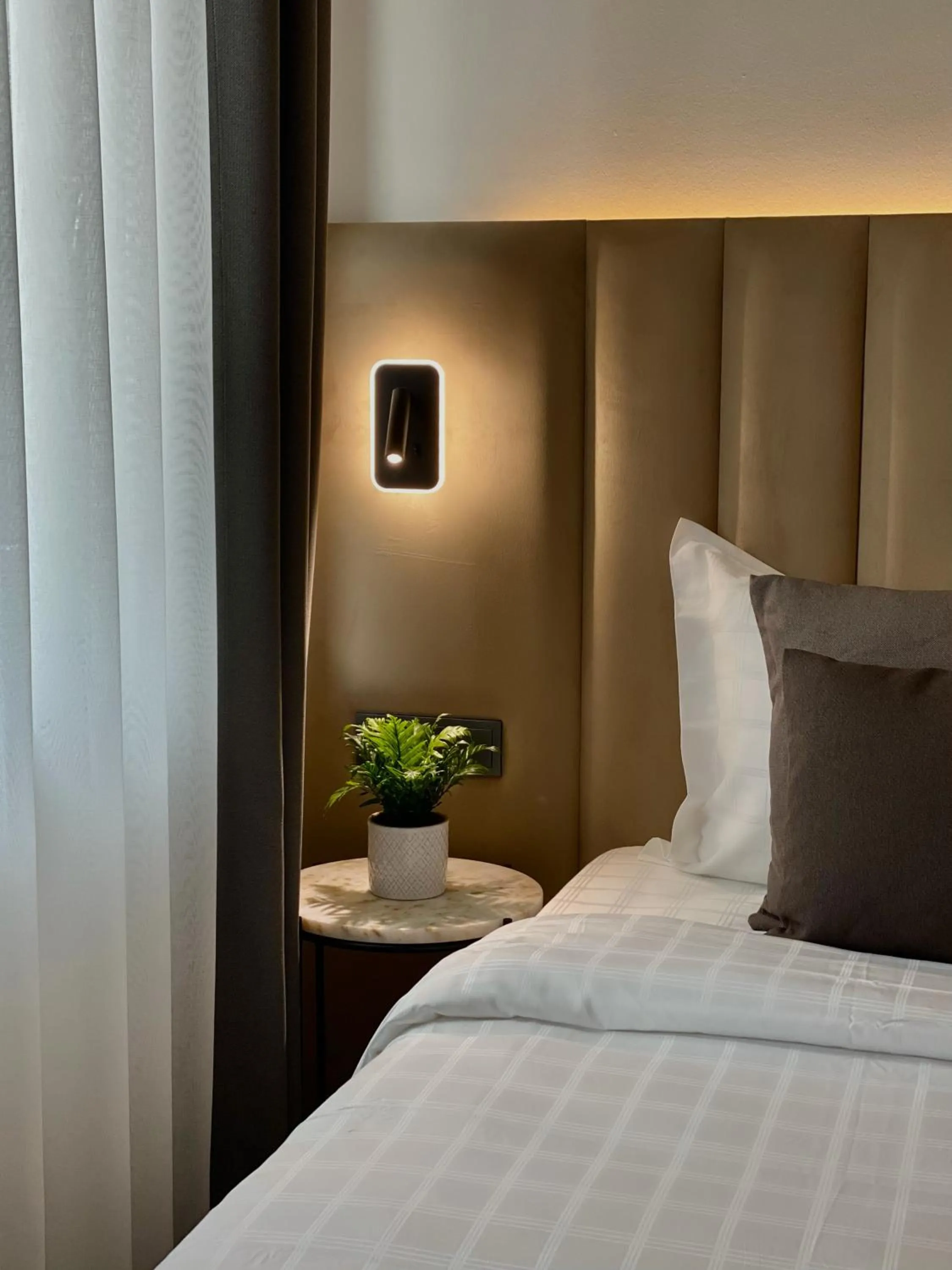 Bed in Bayer's City Hotel