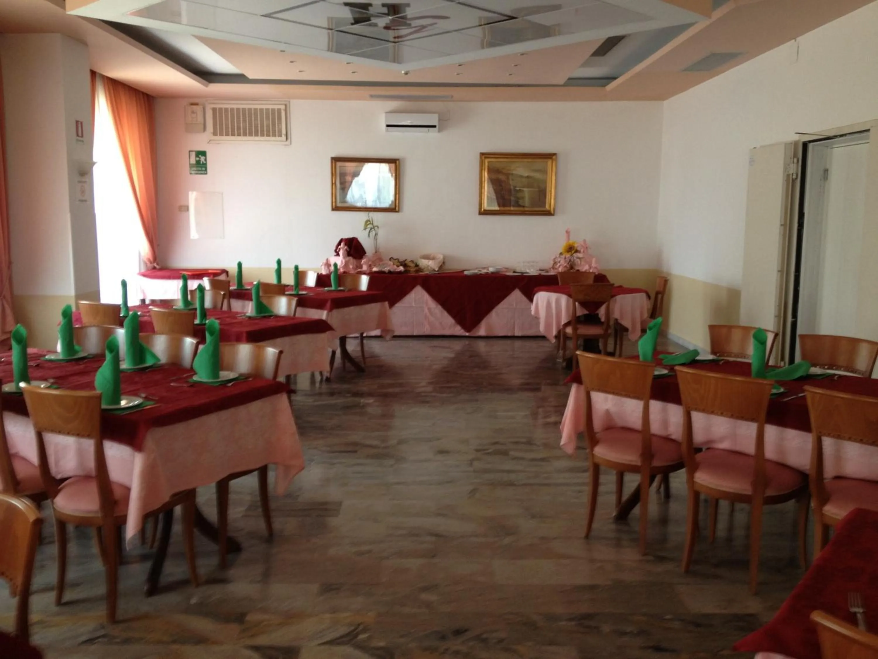 Restaurant/places to eat in Park Hotel Gianfranco