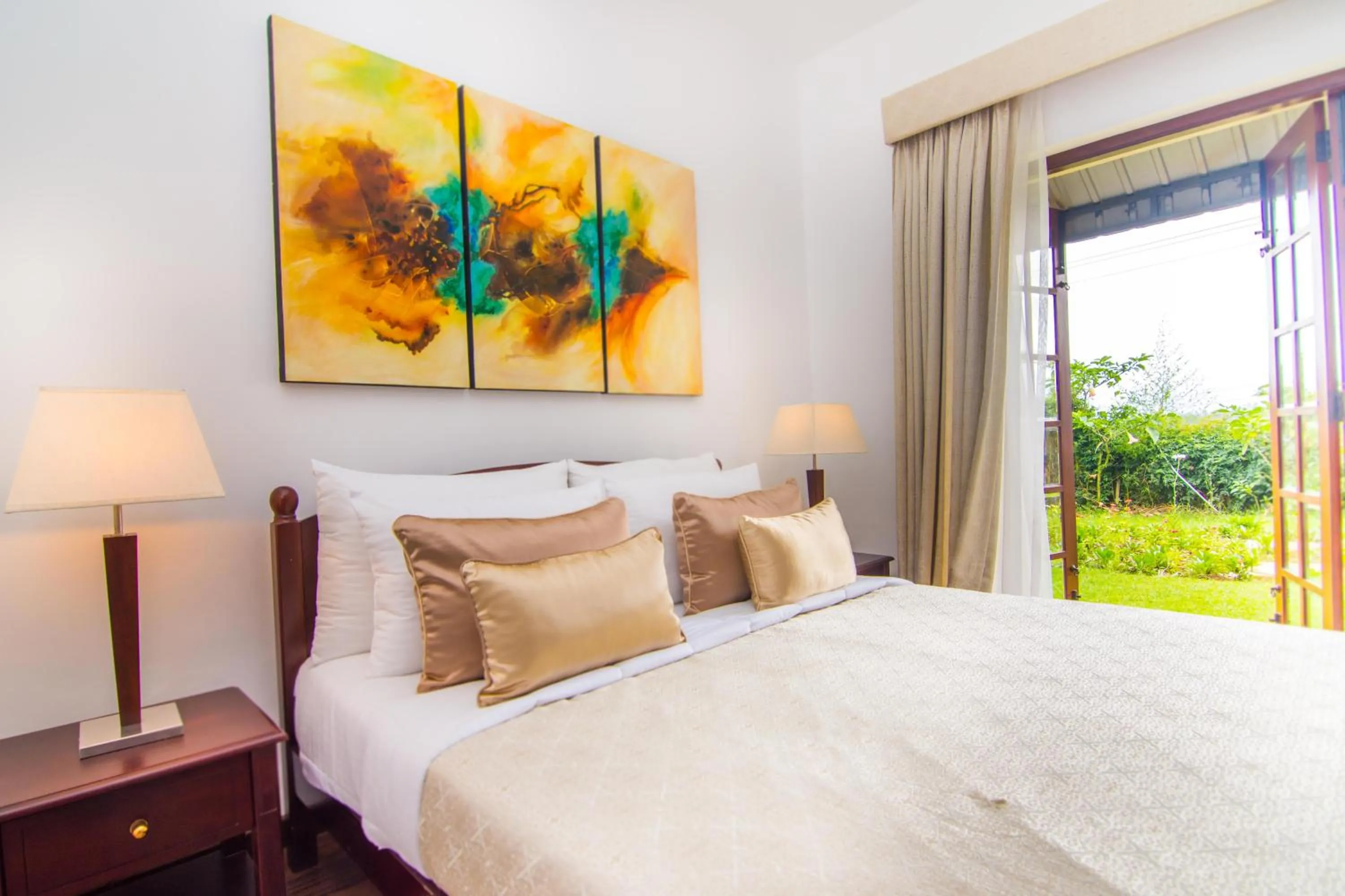 Photo of the whole room in The Glenmor Bungalow