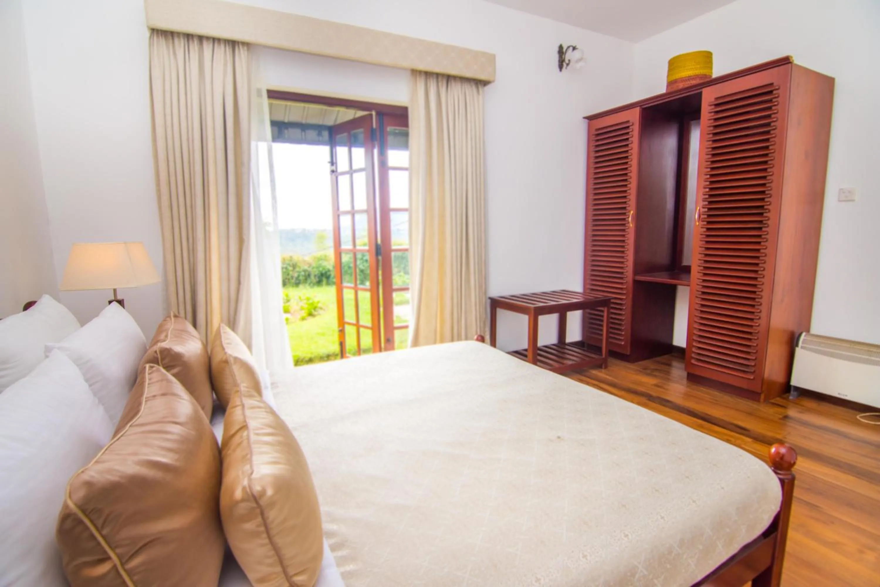 Photo of the whole room in The Glenmor Bungalow