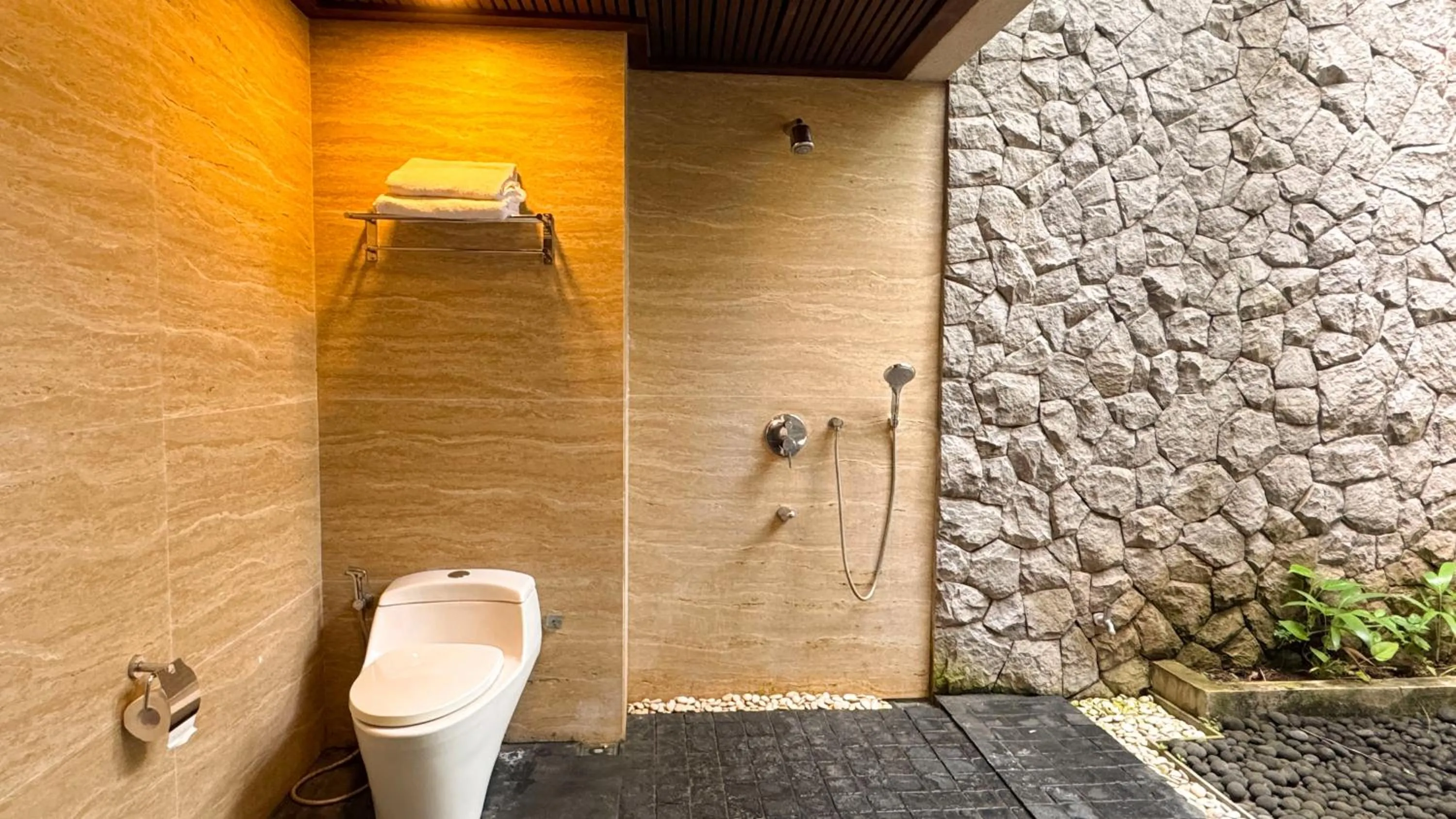 Shower in Del Cielo Villa Jimbaran