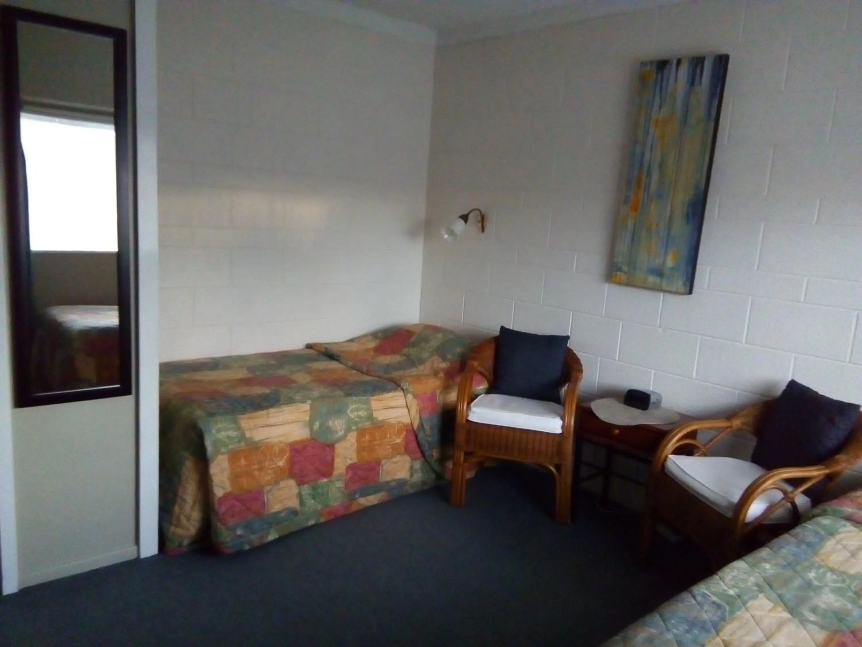 Bed in Redwood Lodge Motel