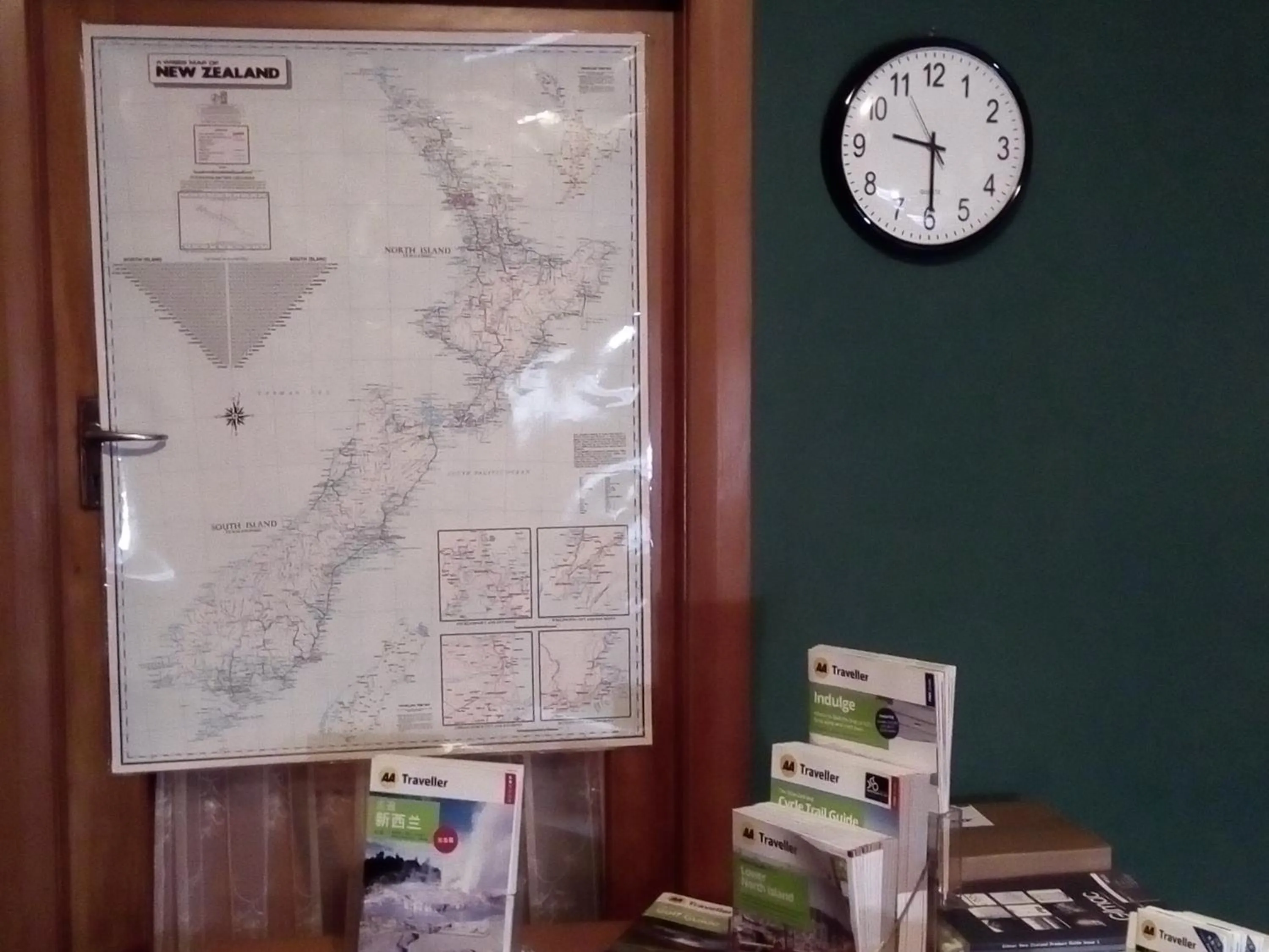 Lobby or reception in Redwood Lodge Motel