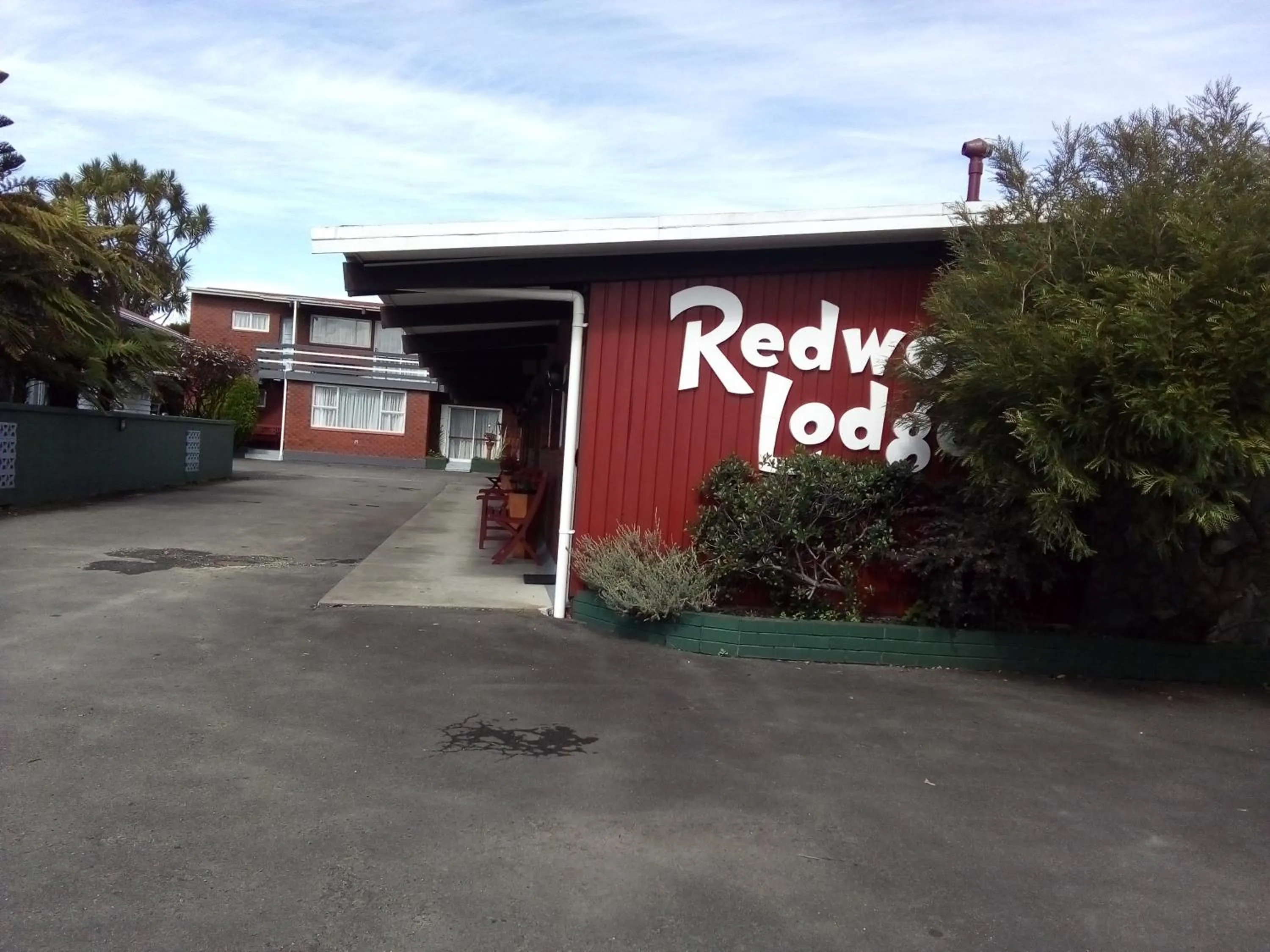Redwood Lodge Motel