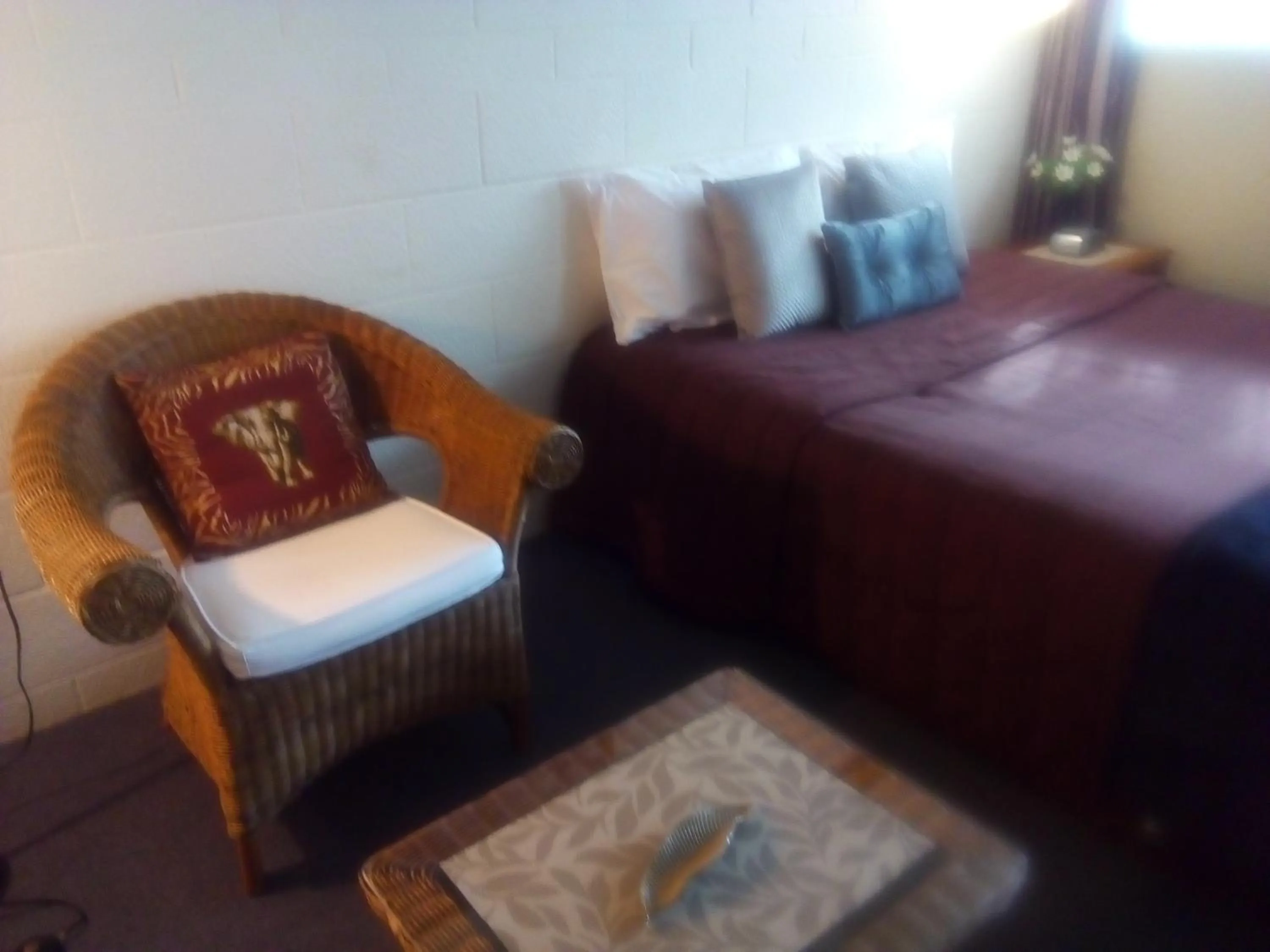 Bed in Redwood Lodge Motel