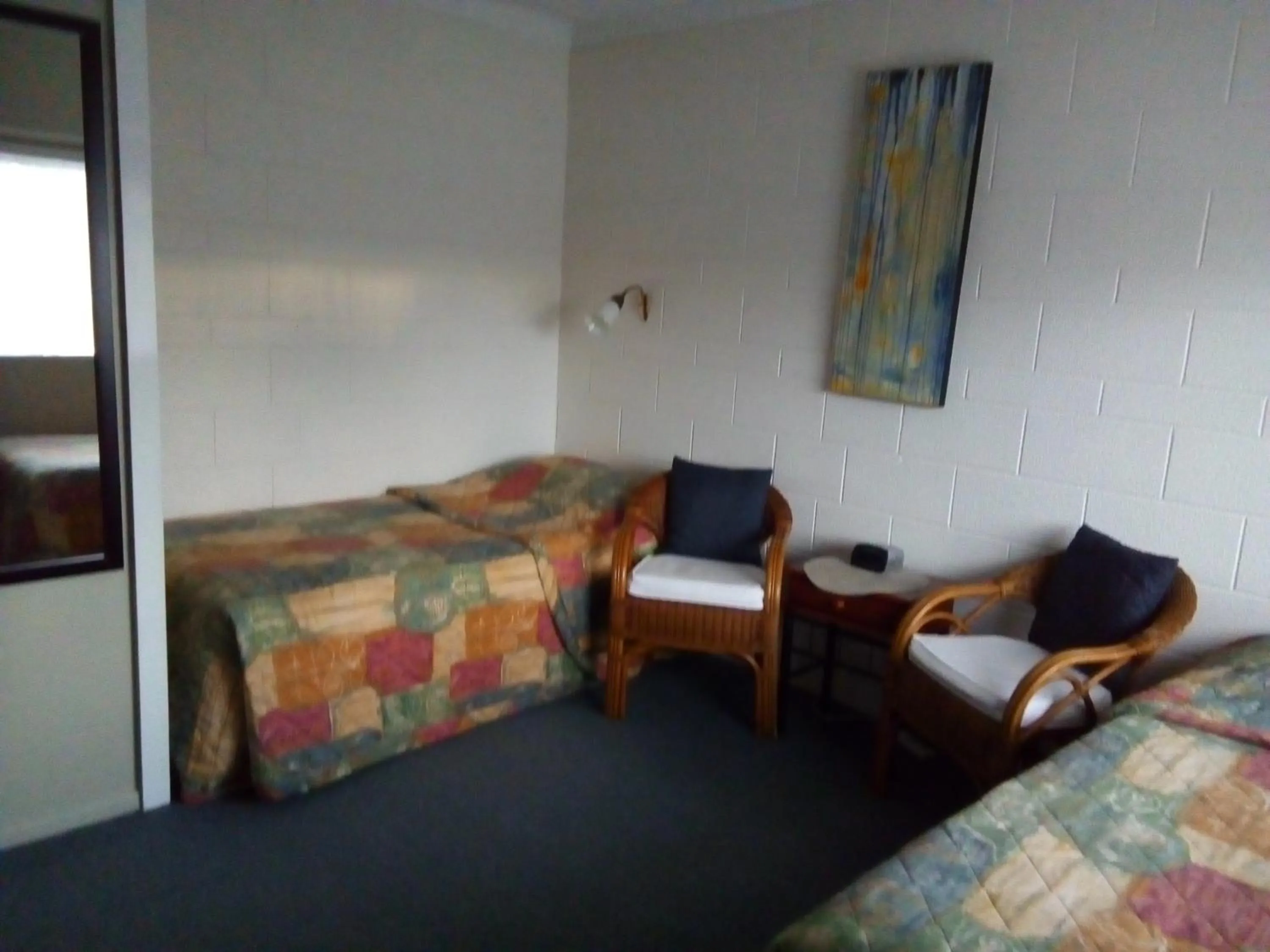 Bed in Redwood Lodge Motel