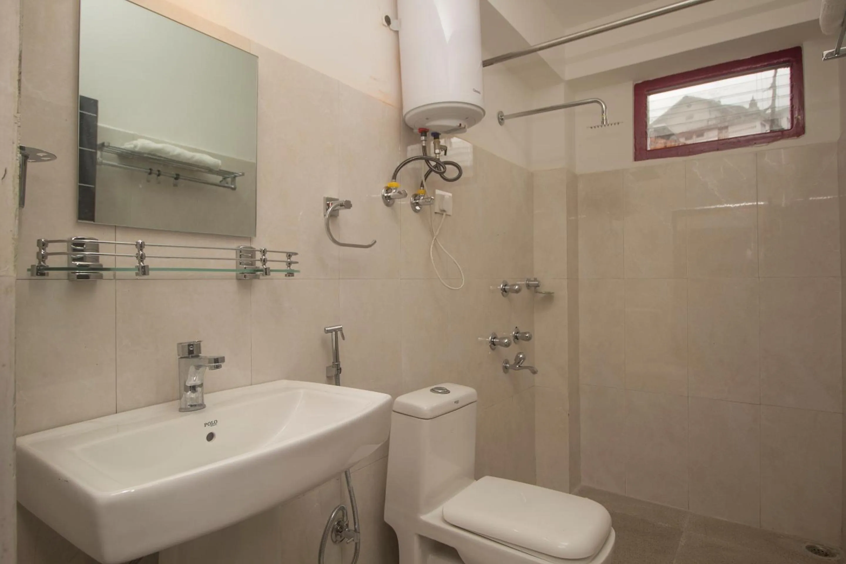 Shower in BluBen Alpine