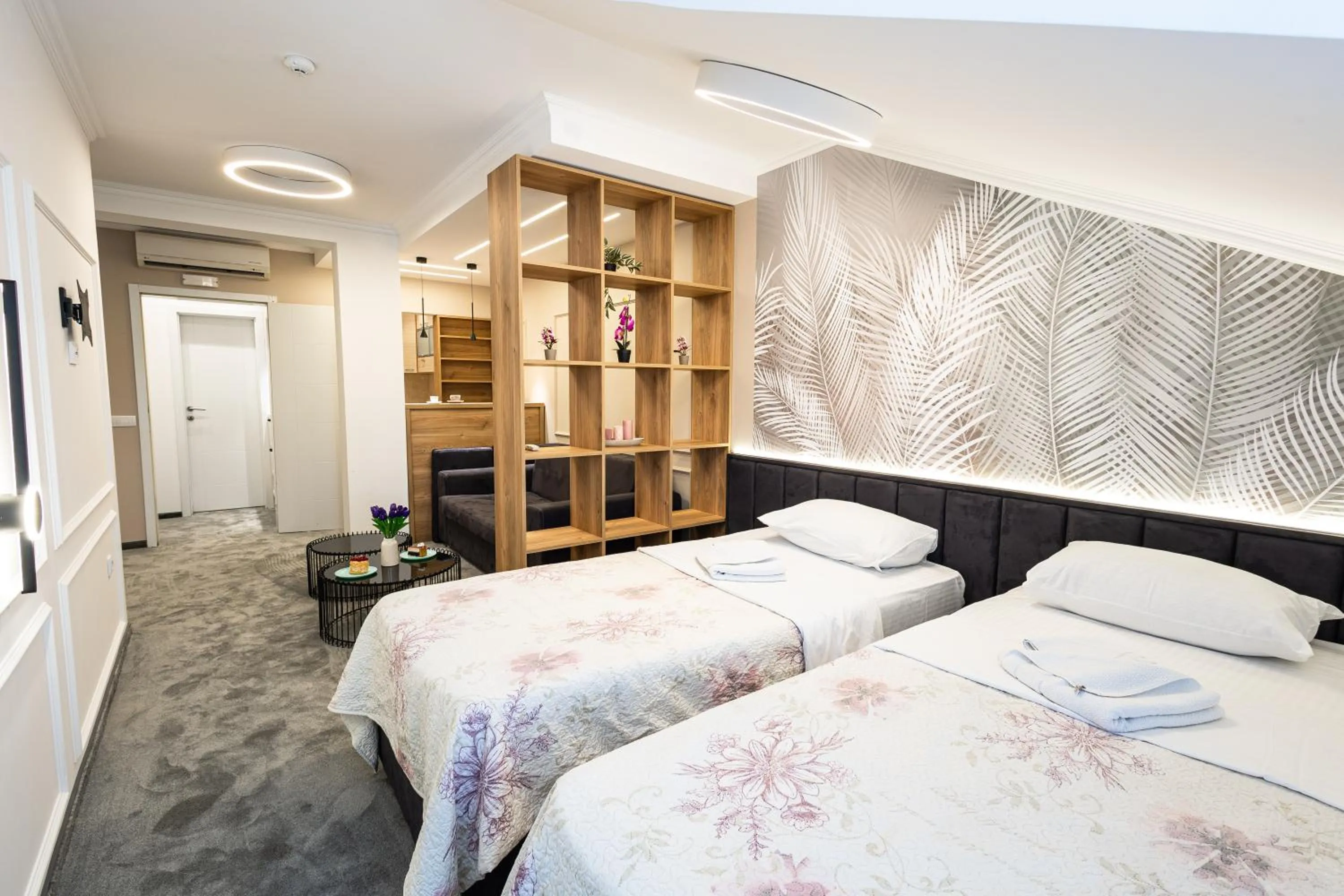 Kitchen or kitchenette, Bed in Garni Hotel Lotos