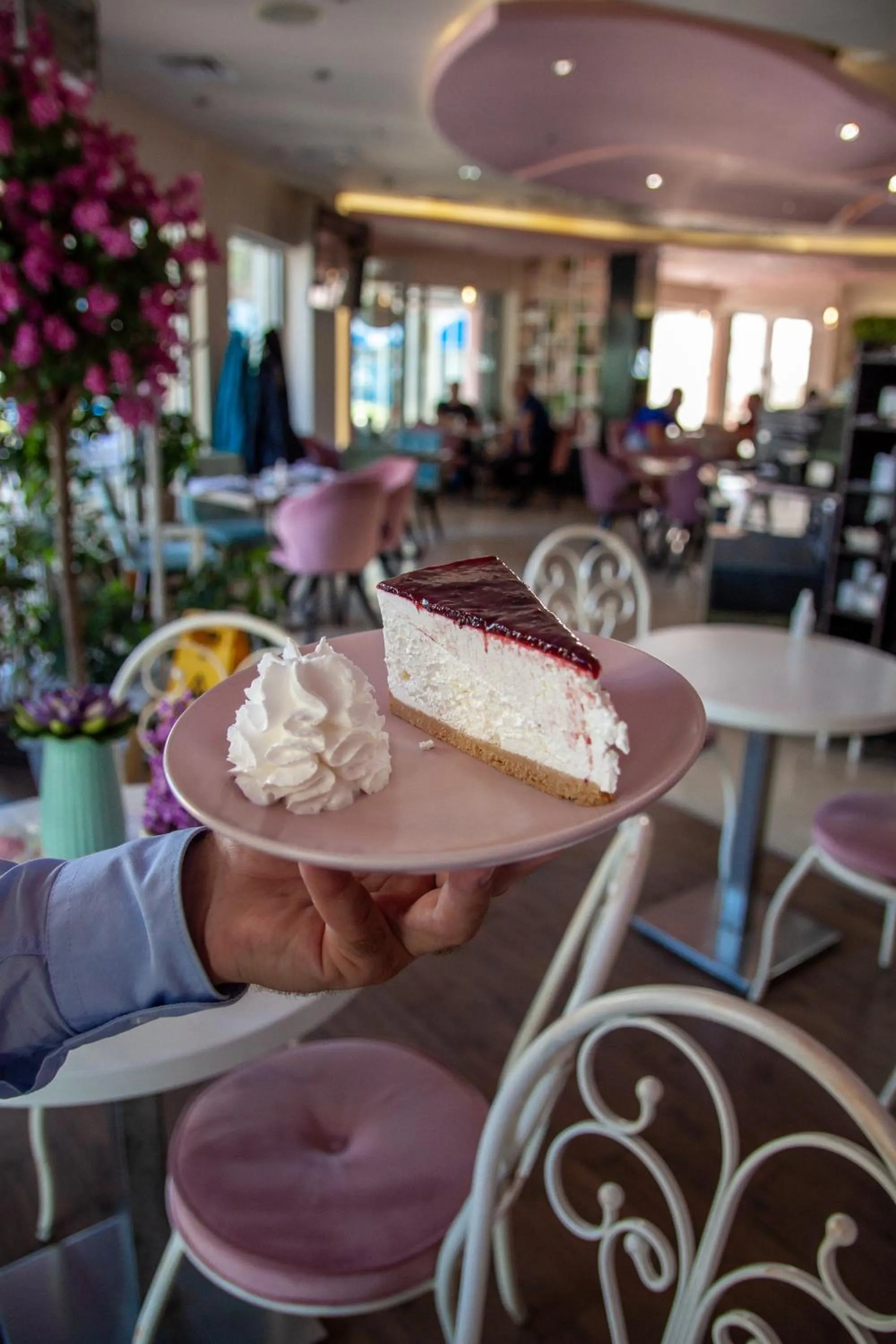 Restaurant/places to eat in Garni Hotel Lotos