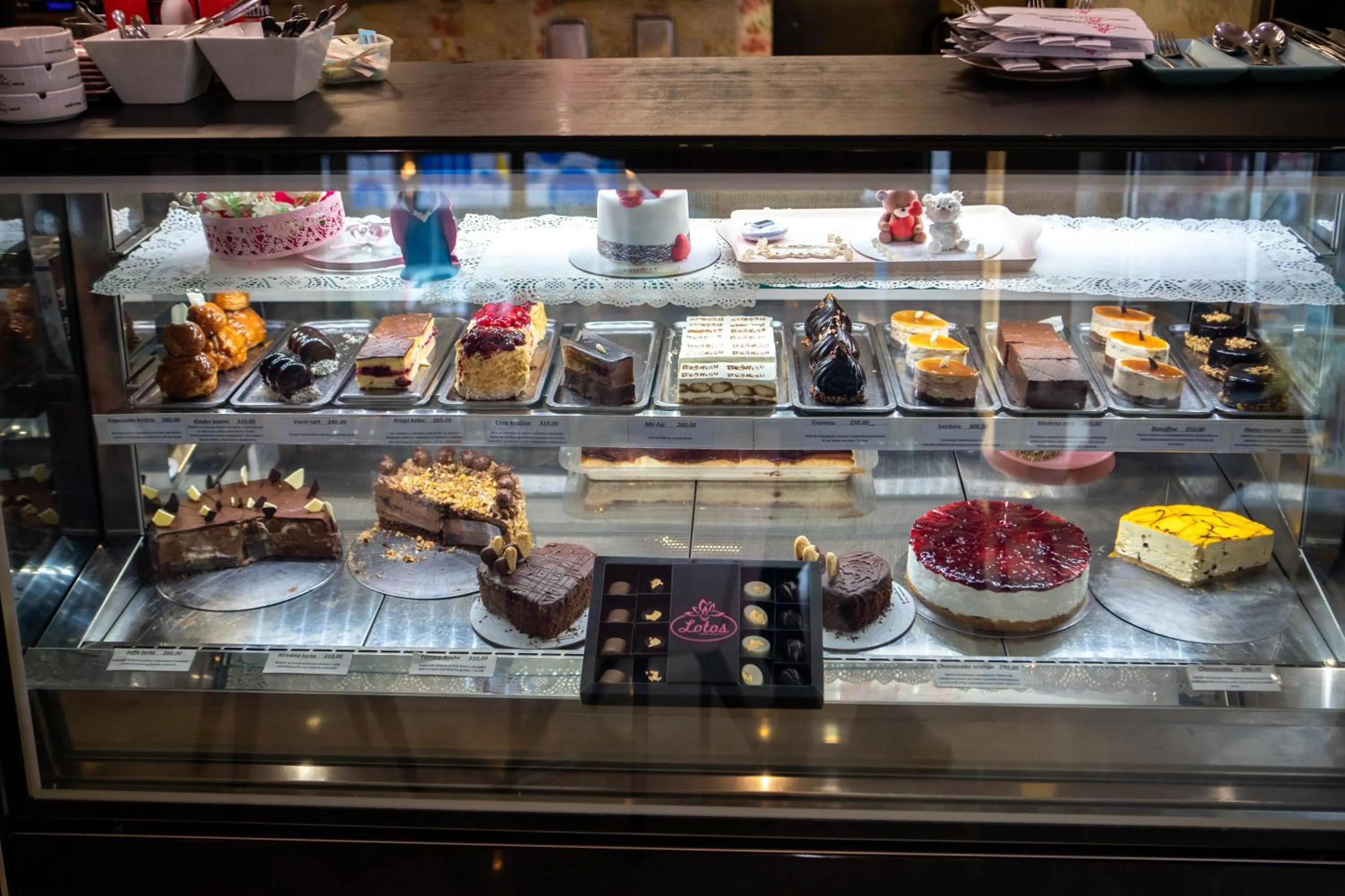 Food and drinks in Garni Hotel Lotos