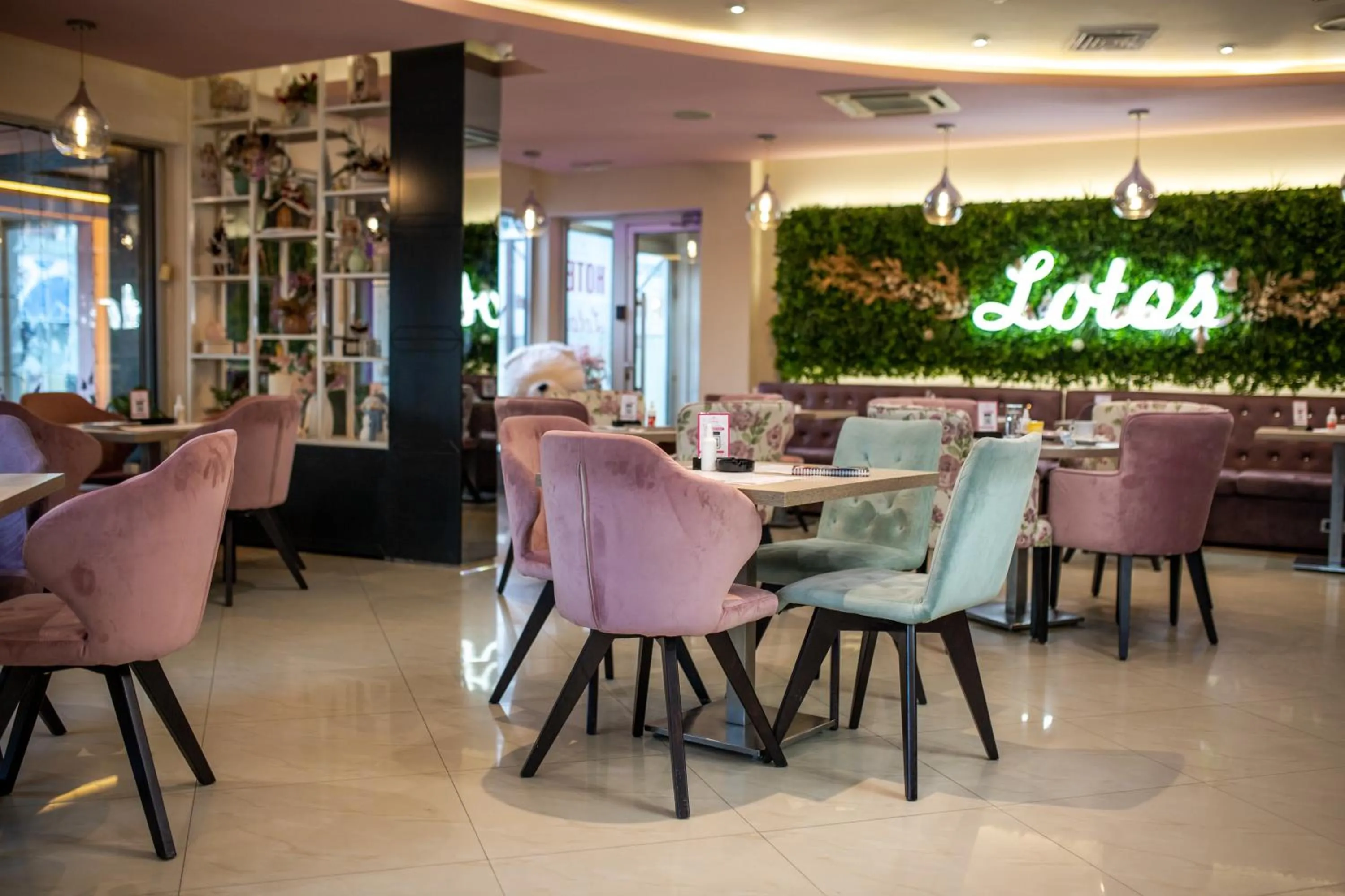 Restaurant/places to eat in Garni Hotel Lotos