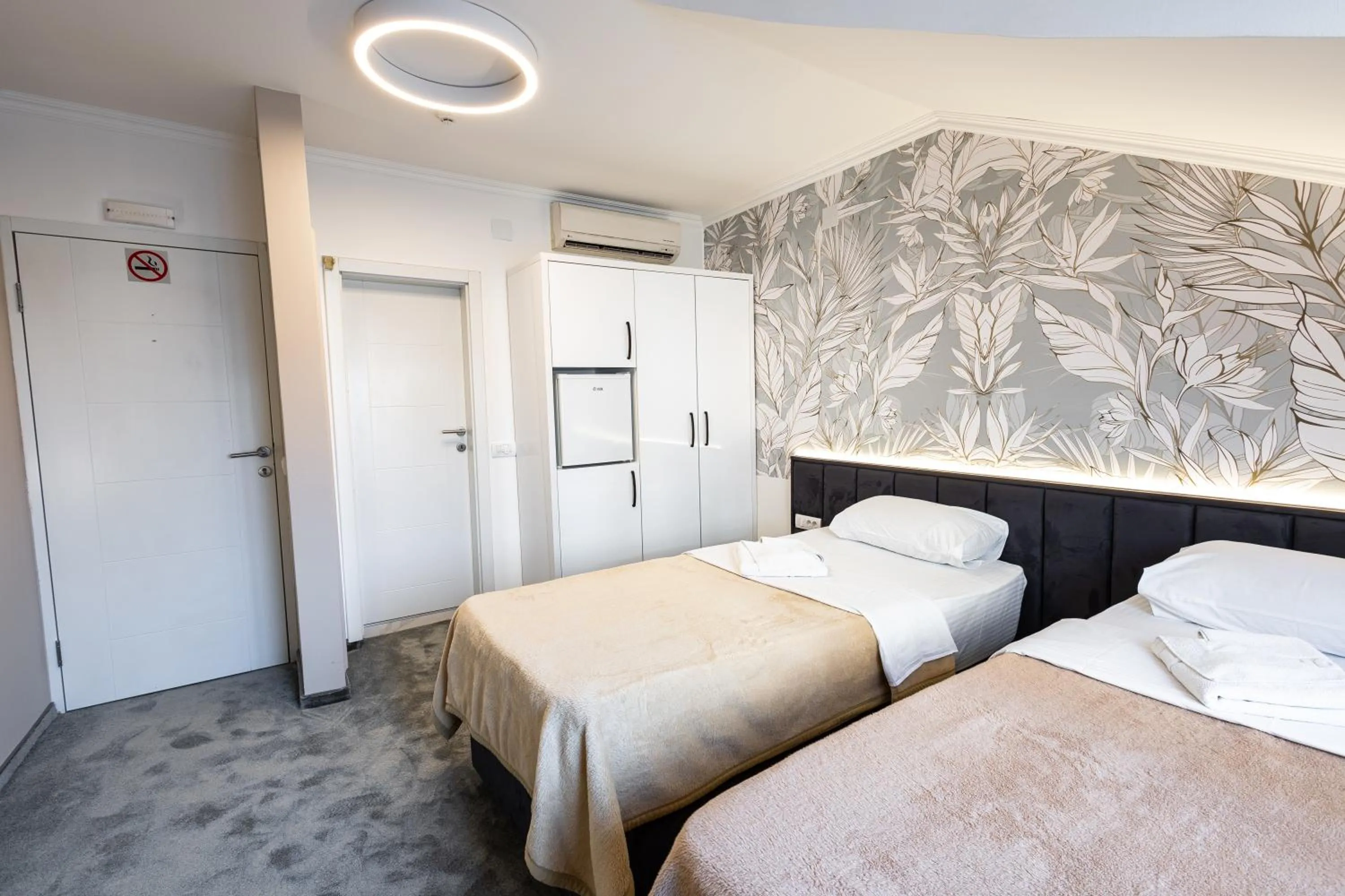 Balcony/Terrace, Bed in Garni Hotel Lotos