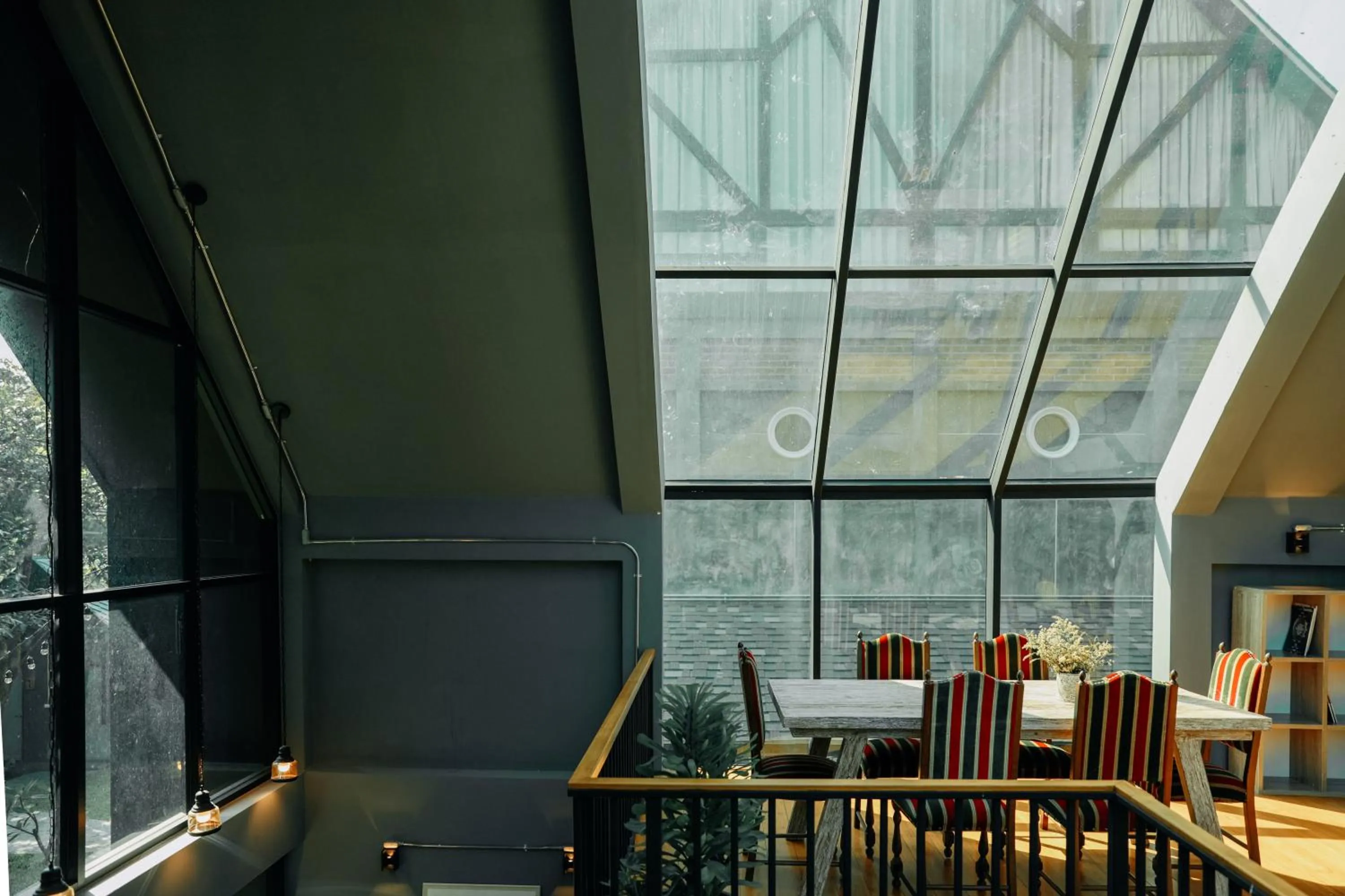 Restaurant/places to eat in Yellow Pillow village