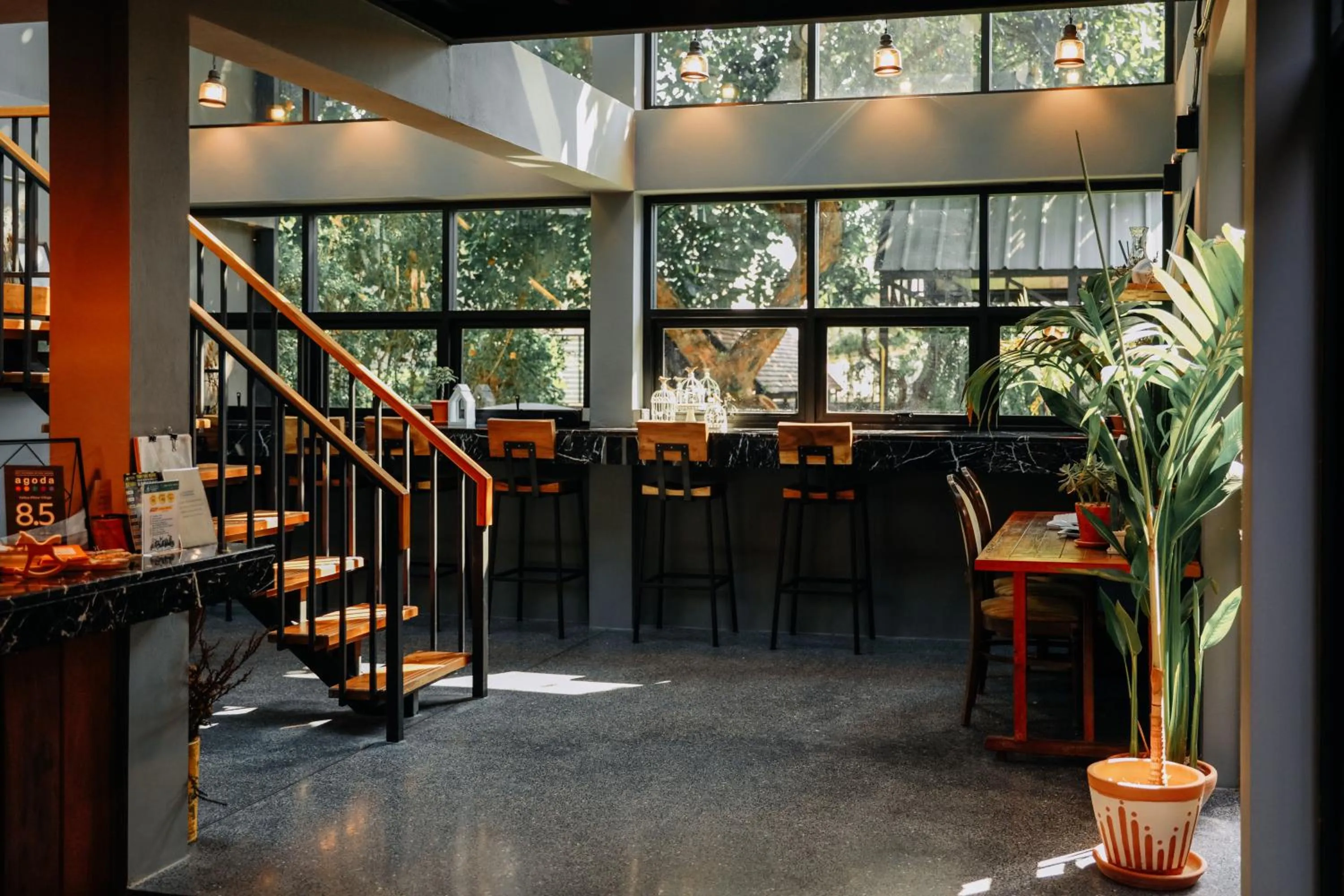 Restaurant/places to eat in Yellow Pillow village