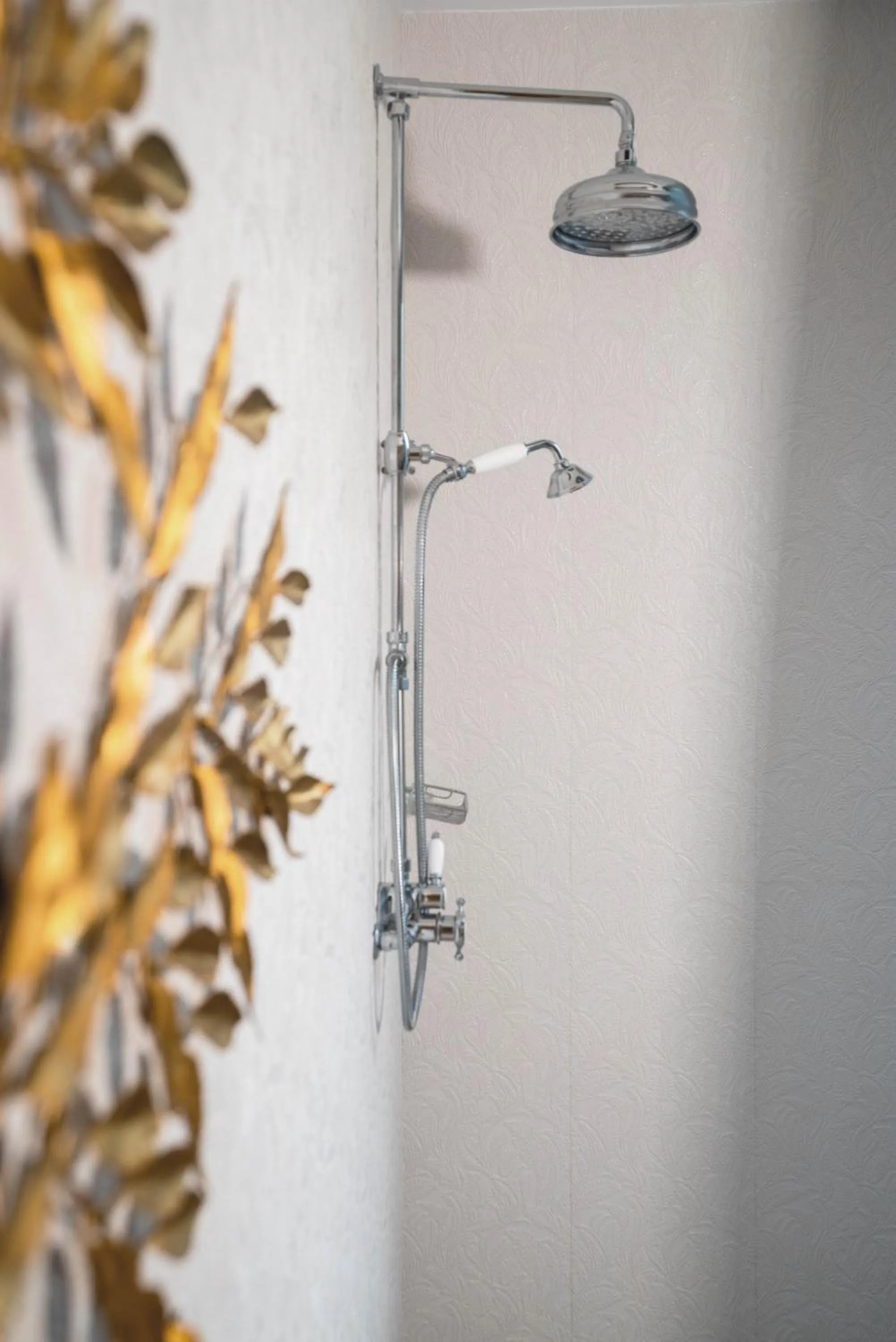 Shower in Chateau Pont Saint-Martin