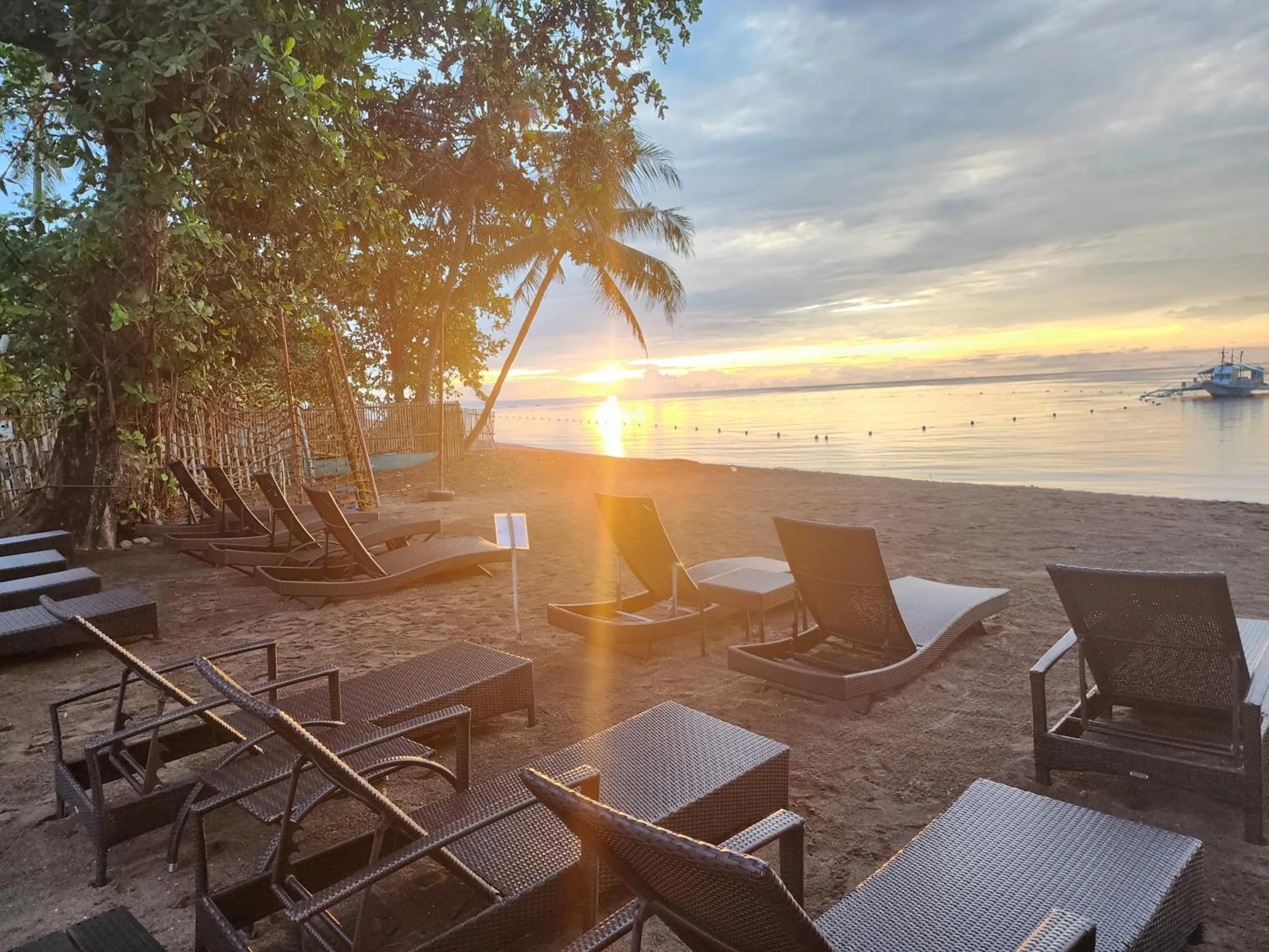 AivyMaes Divers Resort