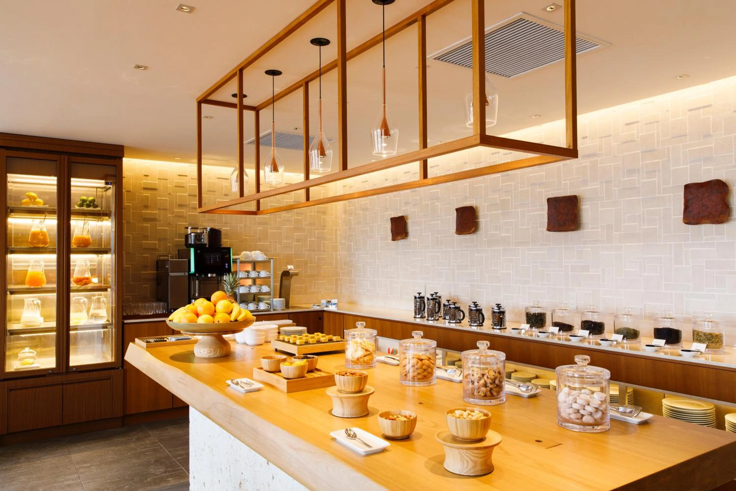 Lounge or bar in Hyatt Regency Seragaki Island Okinawa