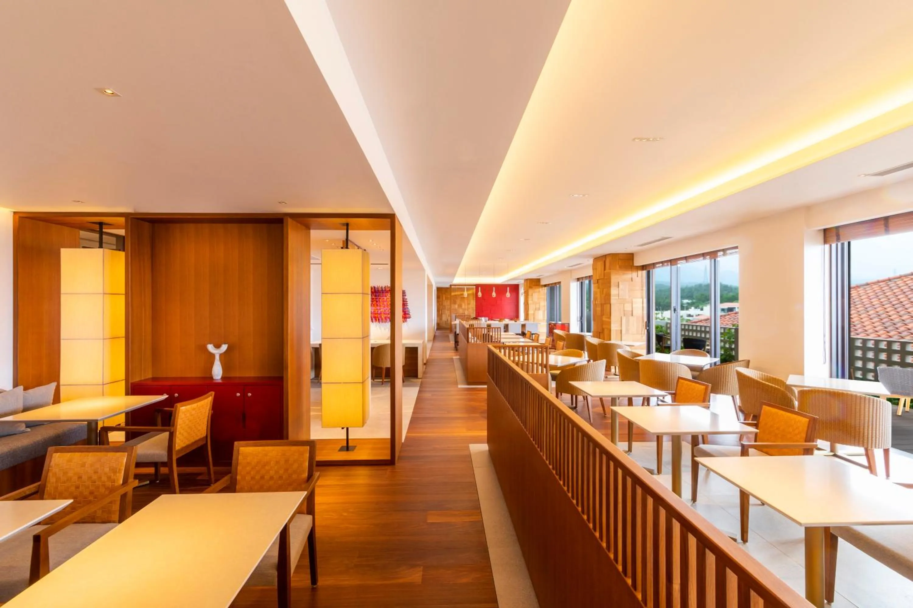 Lounge or bar in Hyatt Regency Seragaki Island Okinawa