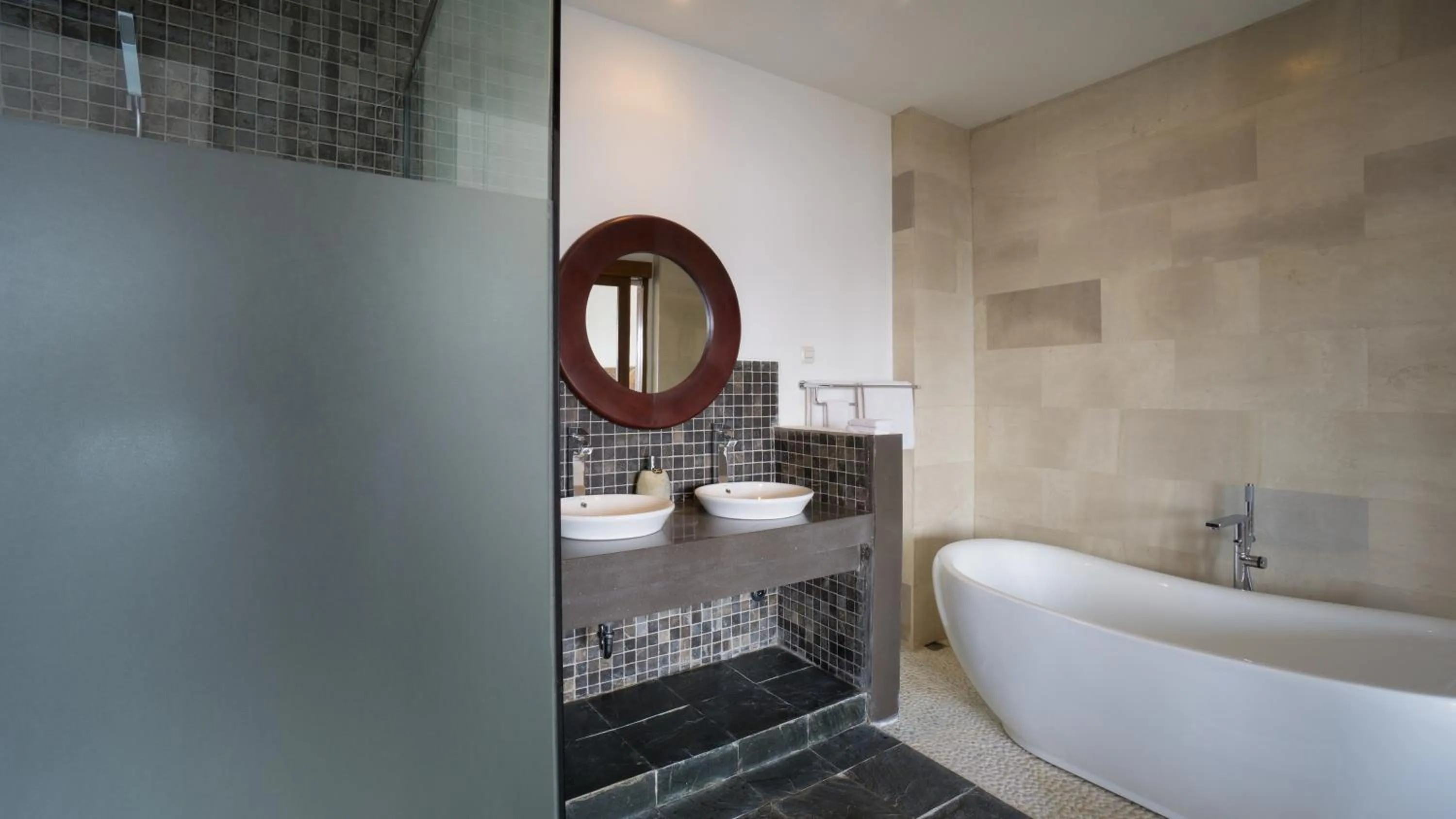 Shower in Tegal Sari Accommodation Ubud