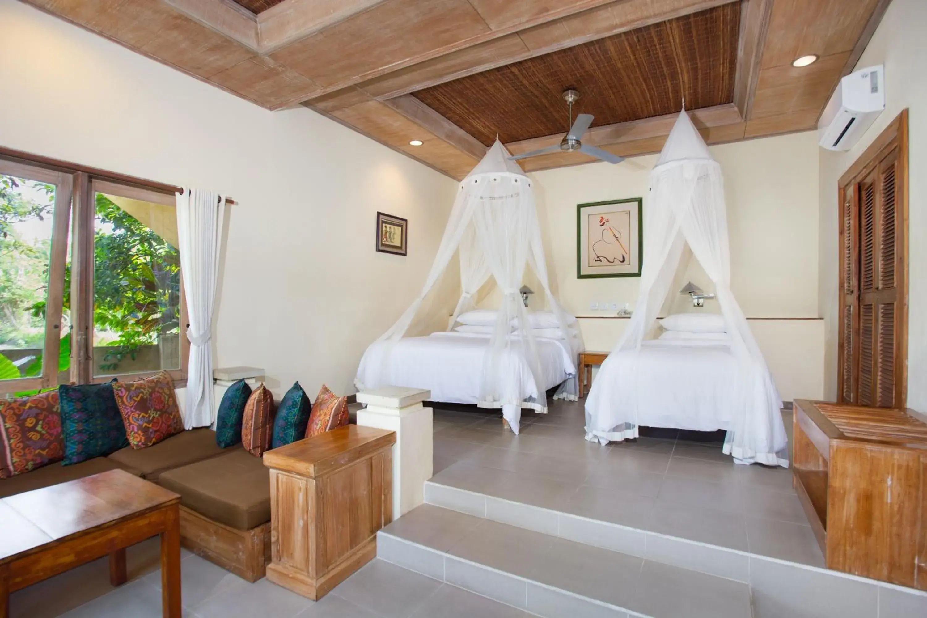 Deluxe Twin Room with Balcony in Tegal Sari Accommodation Ubud Deluxe Twin Room with Balcony in Tegal Sari Accommodation Ubud