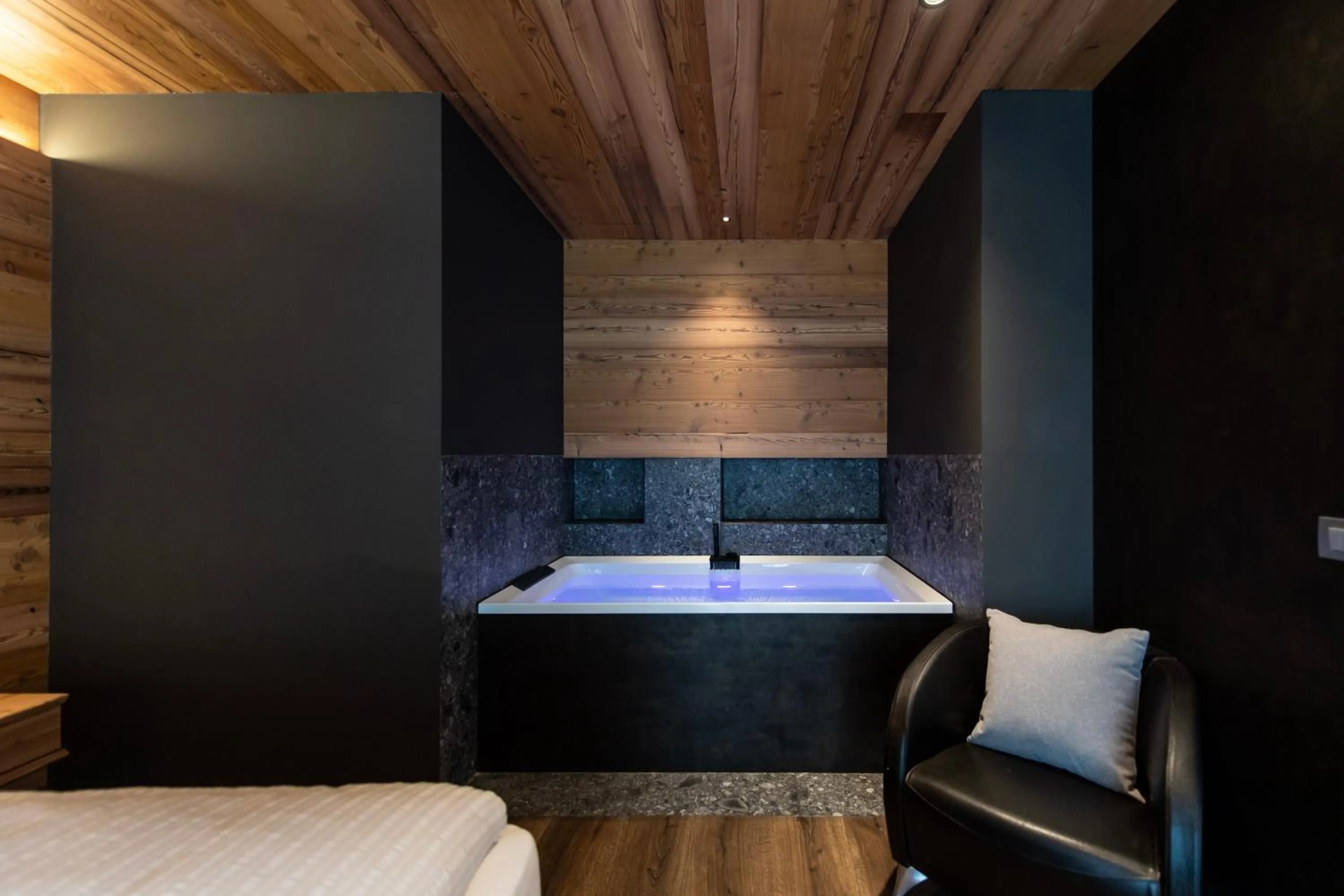 Hot Tub, Bed in Sport Hotel S. Vigilio