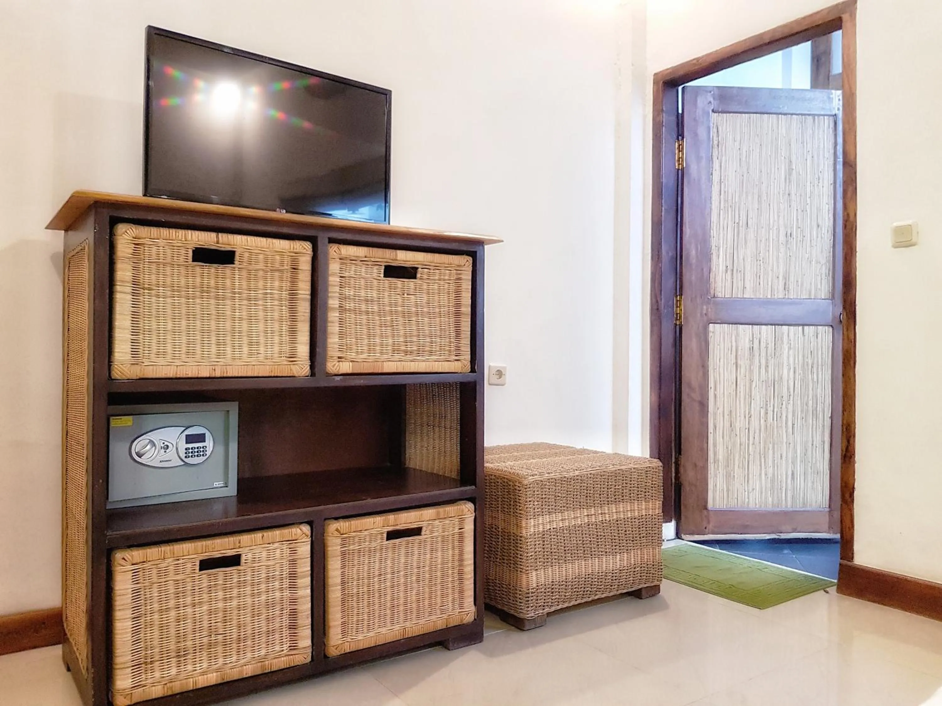 TV and multimedia in Havana Hideaway