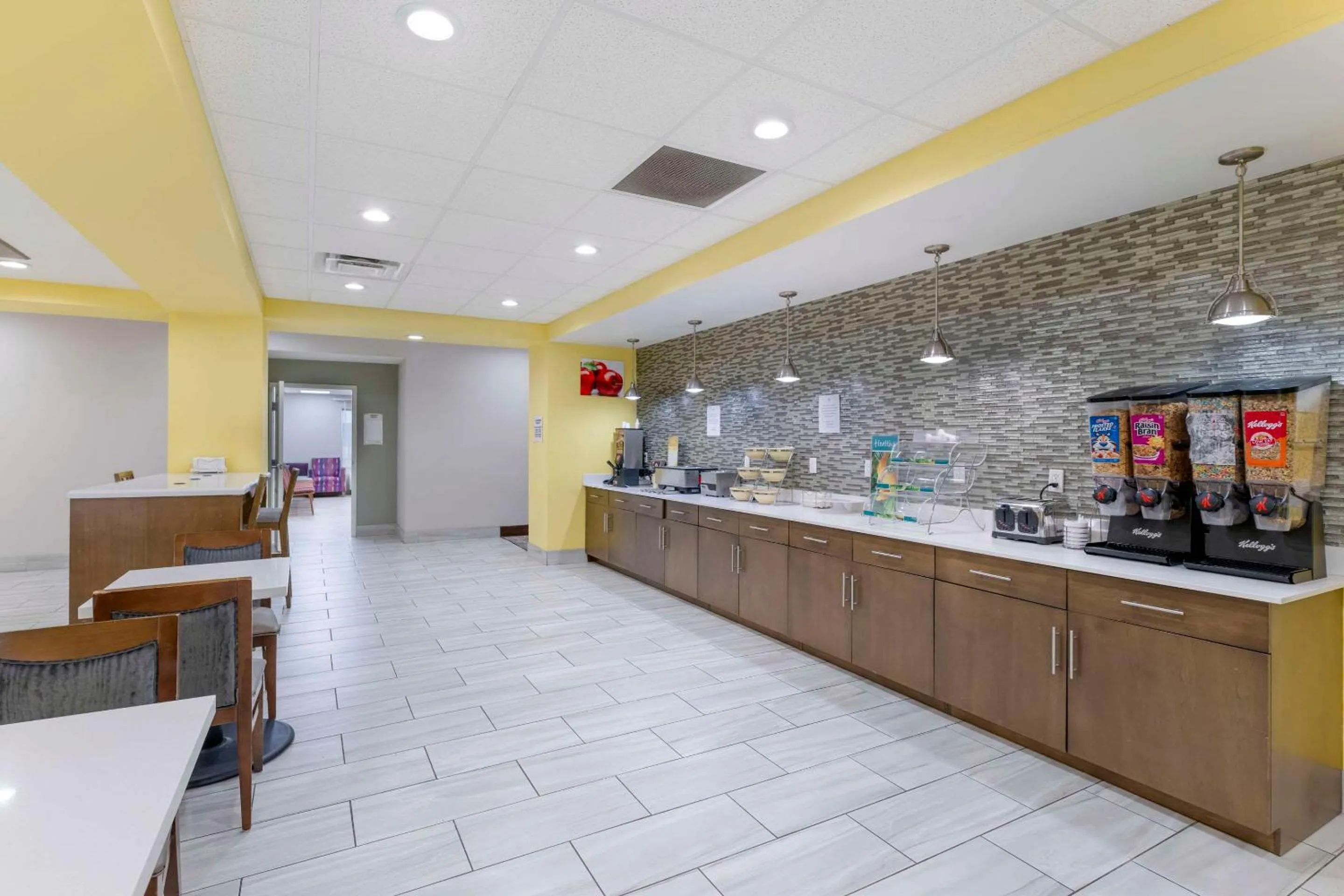 Breakfast in Quality Inn & Suites Carlsbad Caverns Area