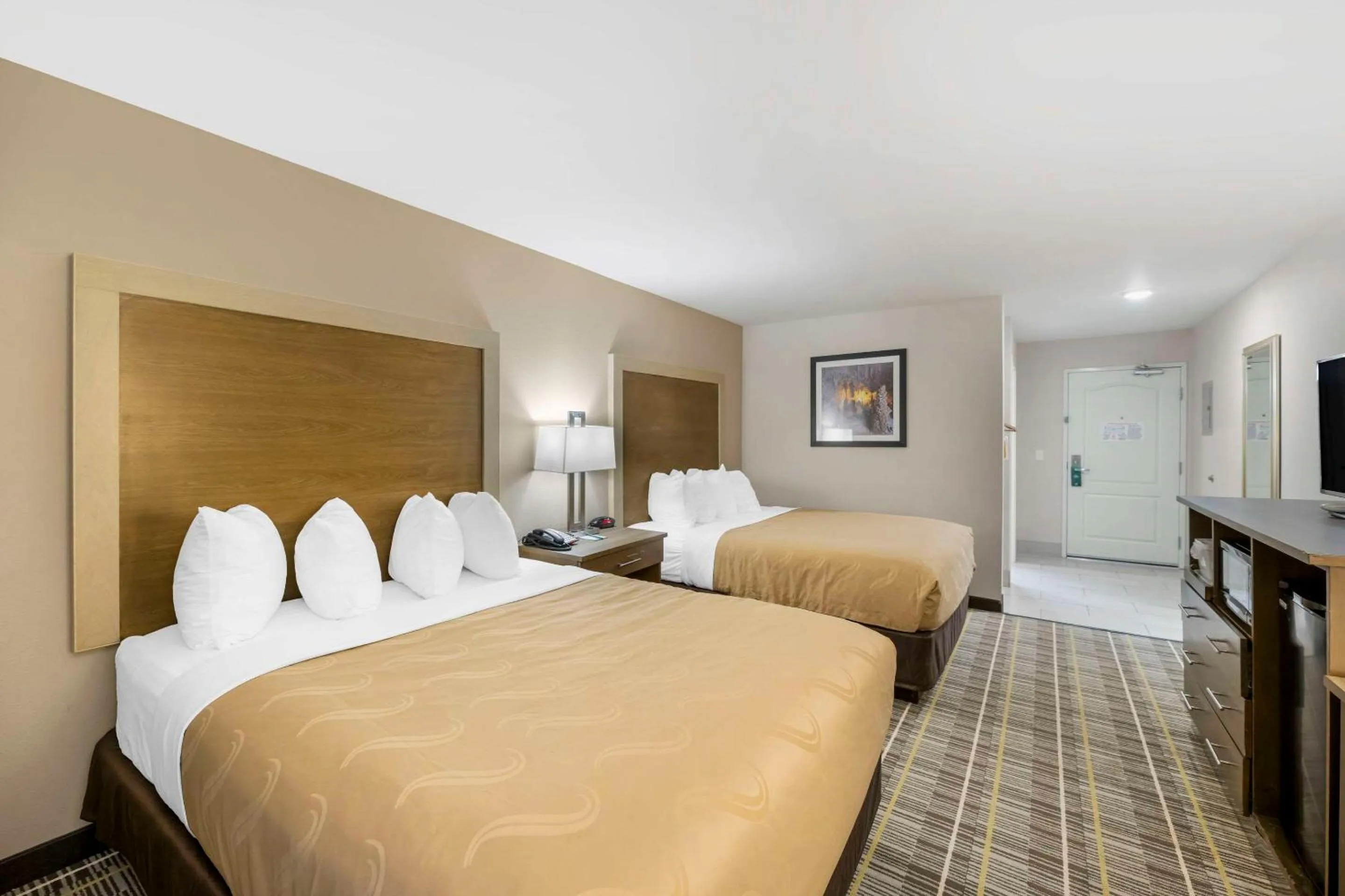 Bedroom, Bed in Quality Inn & Suites Carlsbad Caverns Area