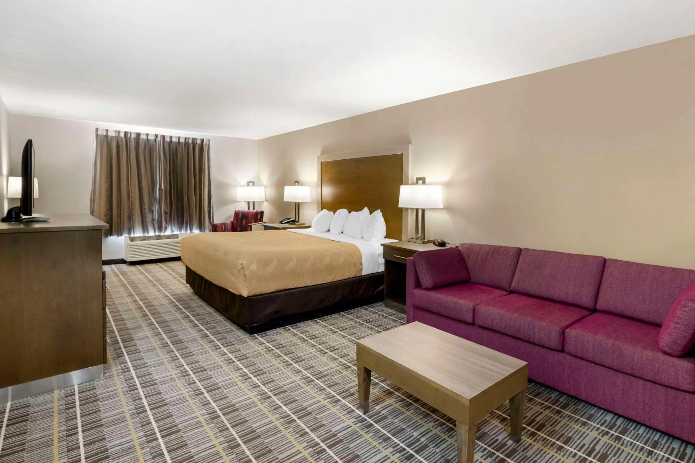 Bedroom, Bed in Quality Inn & Suites Carlsbad Caverns Area