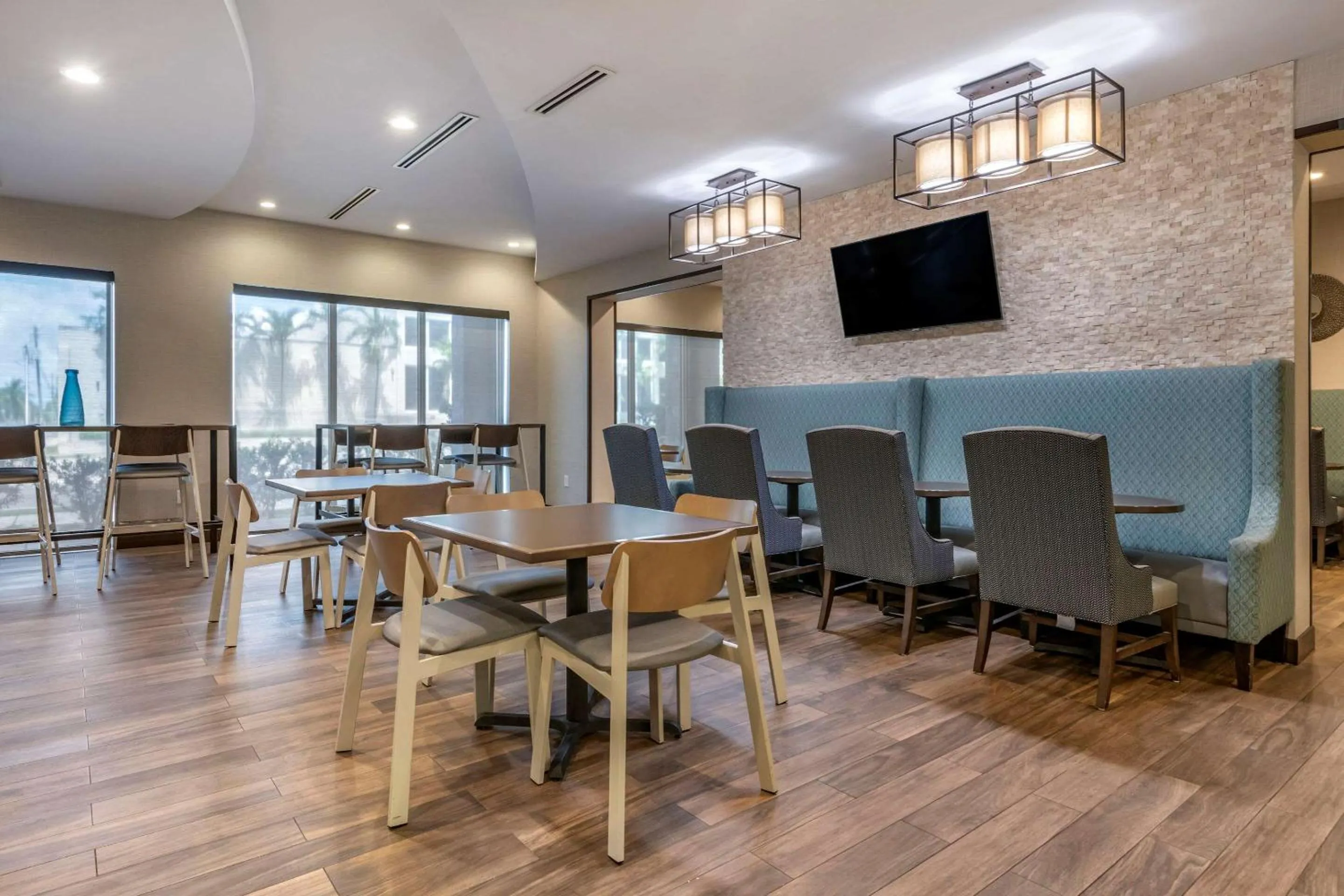 Restaurant/places to eat in Comfort Suites Fort Lauderdale Airport & Cruise Port