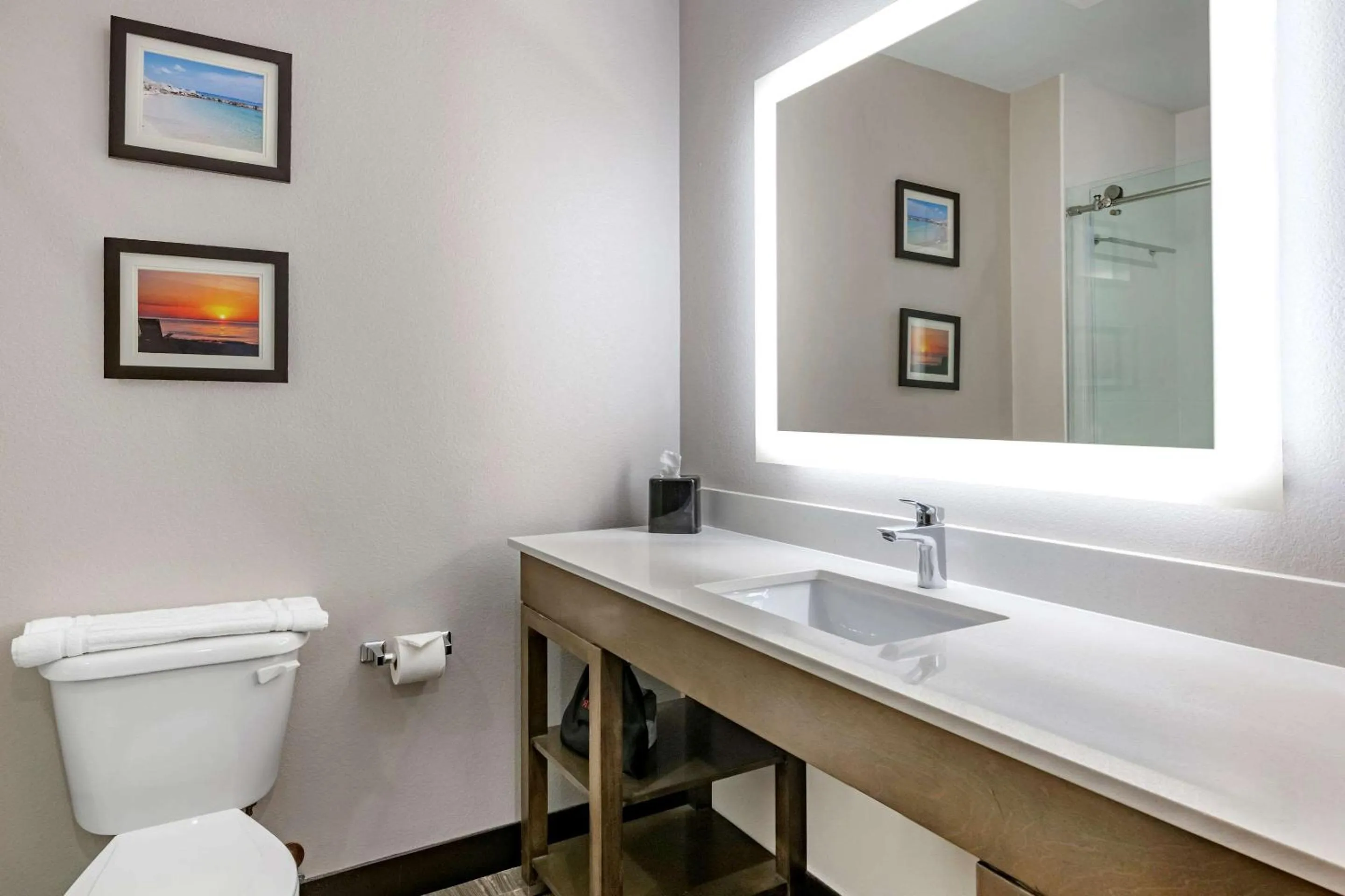 Photo of the whole room in Comfort Suites Fort Lauderdale Airport & Cruise Port