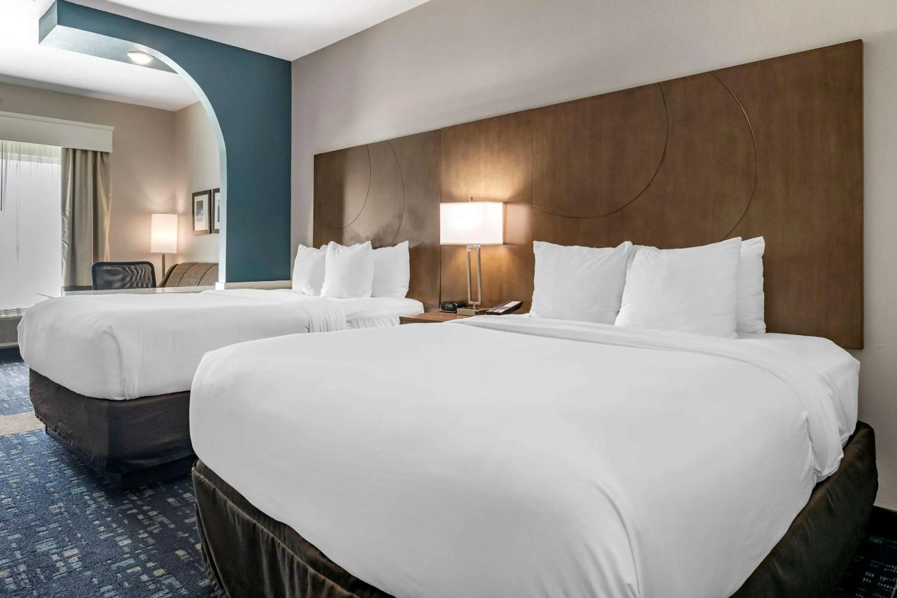 Photo of the whole room, Bed in Comfort Suites Fort Lauderdale Airport & Cruise Port