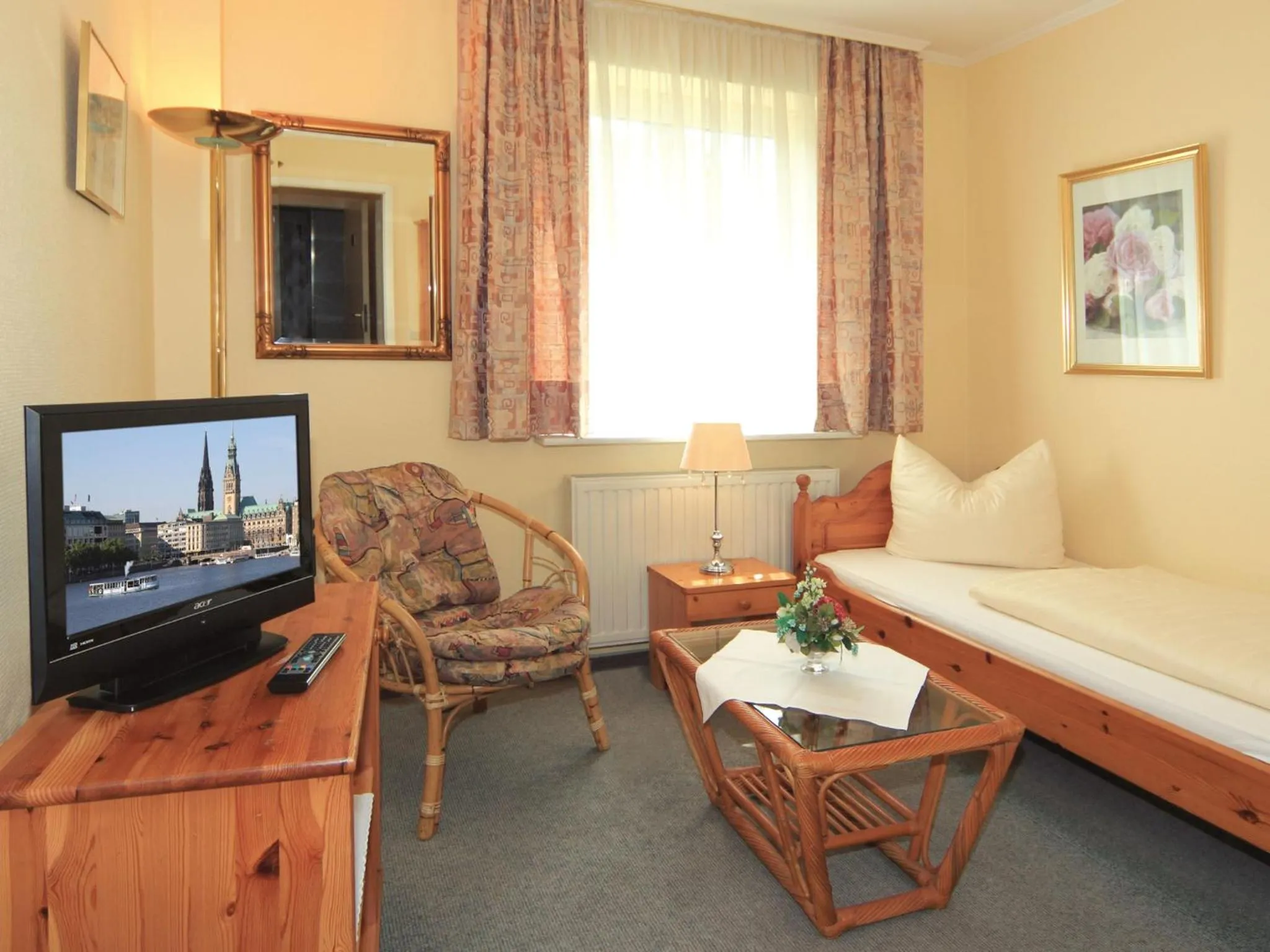 Bedroom in Hotel-Café Kampe