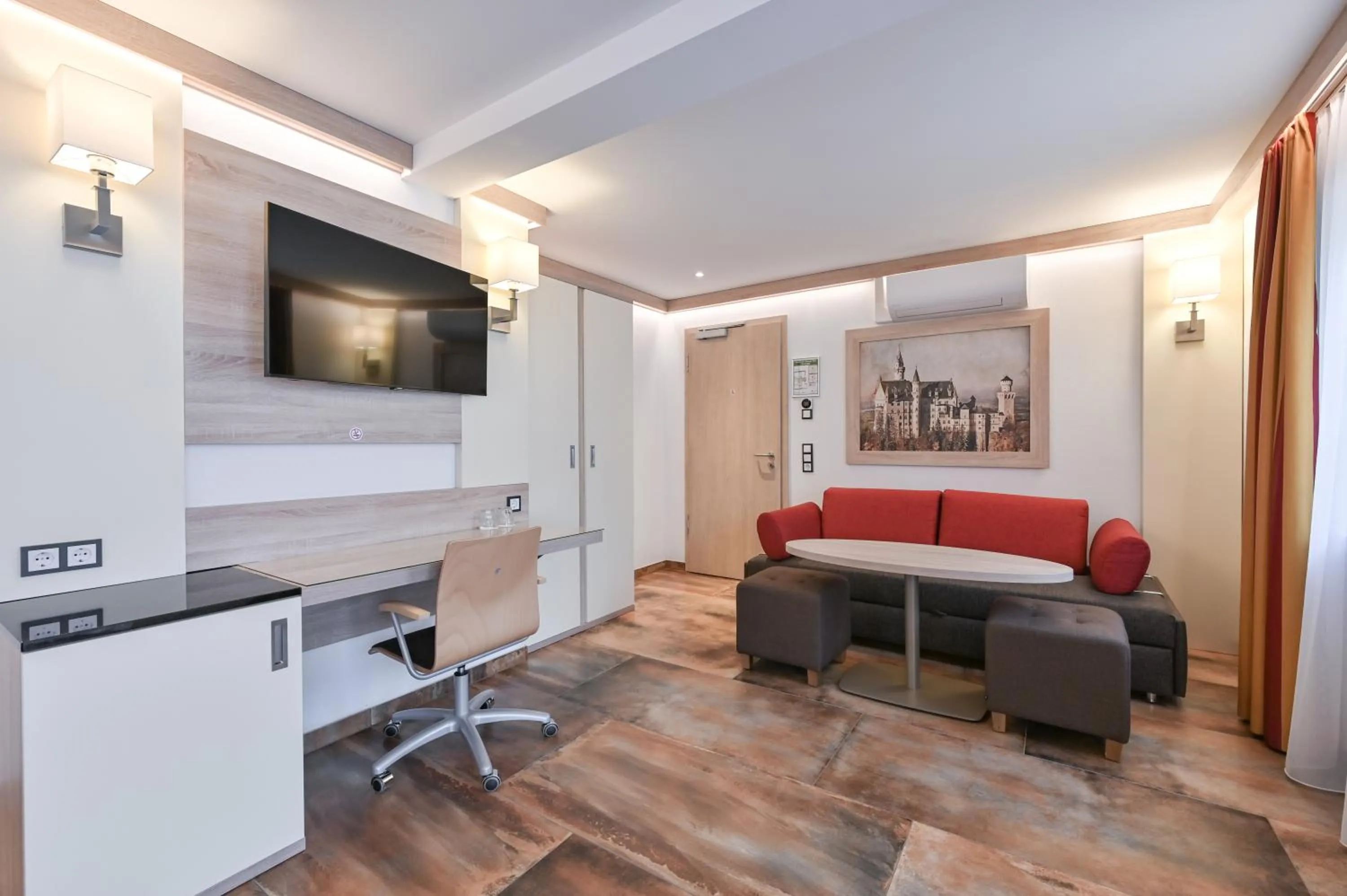 Seating area, Bed in Hotel Ludwigs