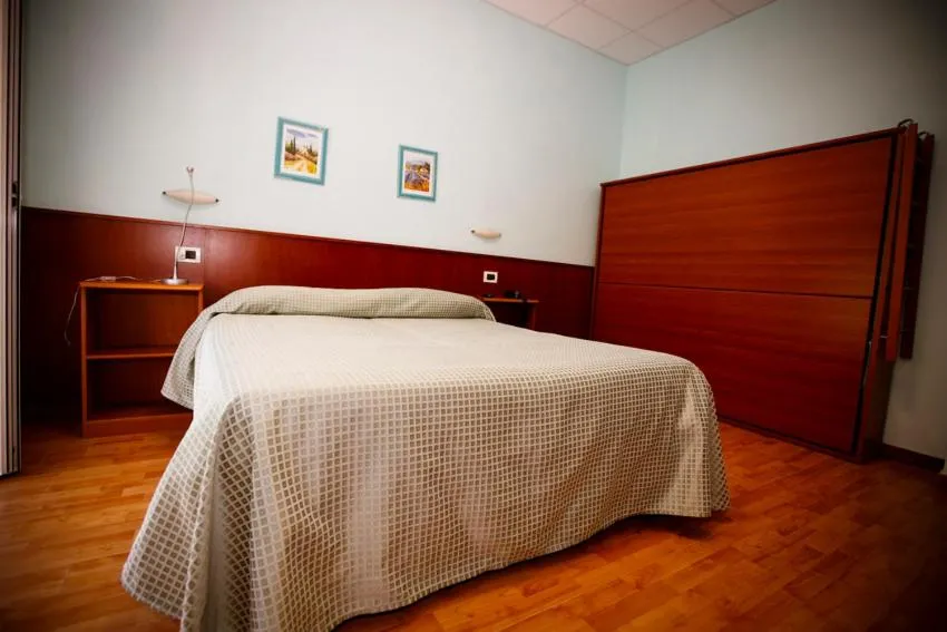 Photo of the whole room in Hotel Daisy