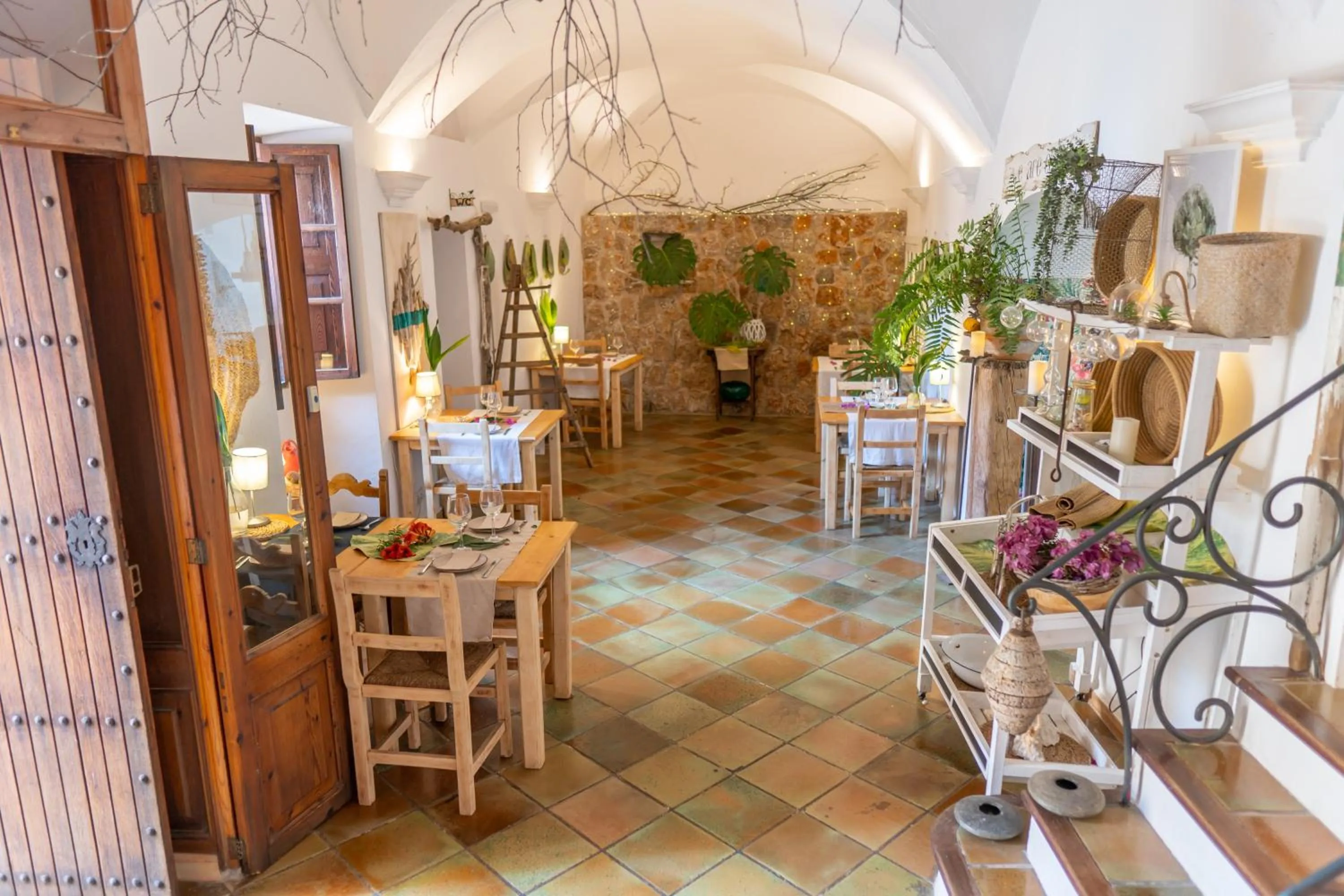 Restaurant/places to eat in Son Borguny