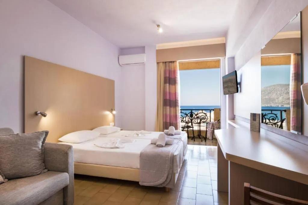 Bedroom, Bed in Atlantis Hotel