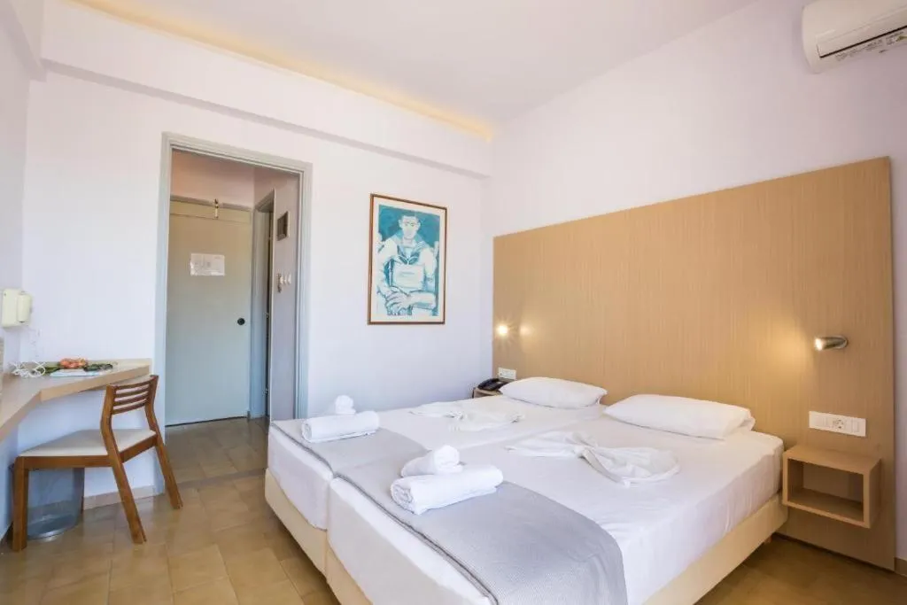 Bedroom, Bed in Atlantis Hotel