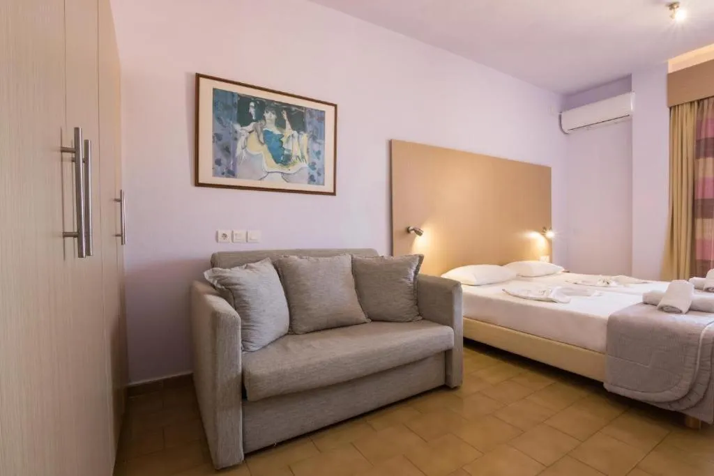 Bedroom, Bed in Atlantis Hotel