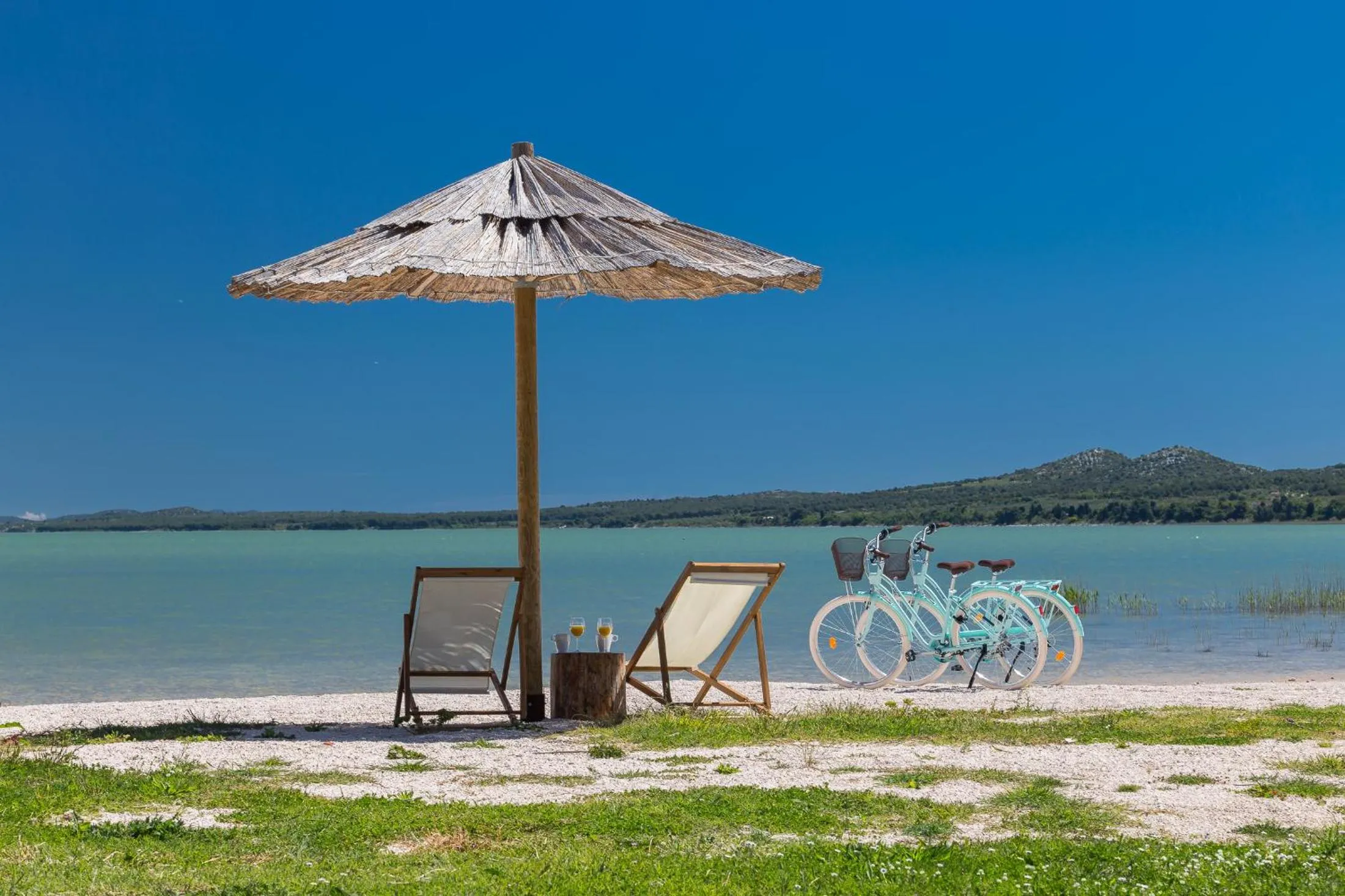 Beach in Camp Vransko lake - Mobile homes