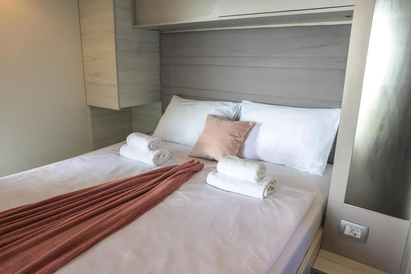 Bed in Camp Vransko lake - Mobile homes